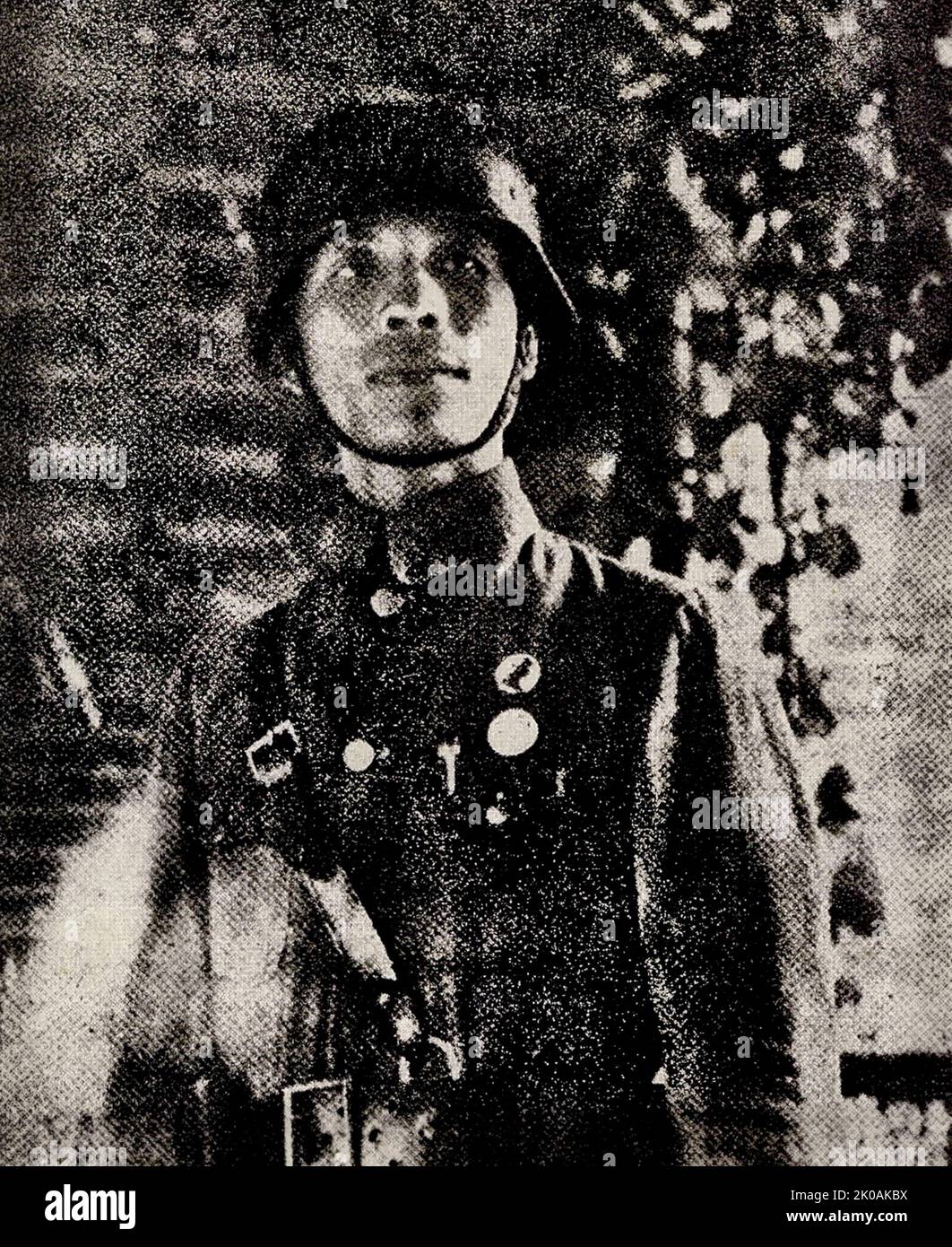 Im Oktober schickte He Xiangning das „Außendienstkorps der arbeitenden Frauen in Shanghai“ an die Front der japanischen Invasion. Es gibt mehr als 10 Personen im Korps, außer dem Leiter Hu Lansui und dem Intellekt Qin Qiugu, der Rest sind junge Arbeiterinnen. Es gab 1 Mitglieder der Kommunistischen Partei Chinas, 8 Mitglieder der Kommunistischen Jugendliga Chinas. Sie haben 3 Jahre lang am Kampf gegen Japan mitgearbeitet. Stockfoto