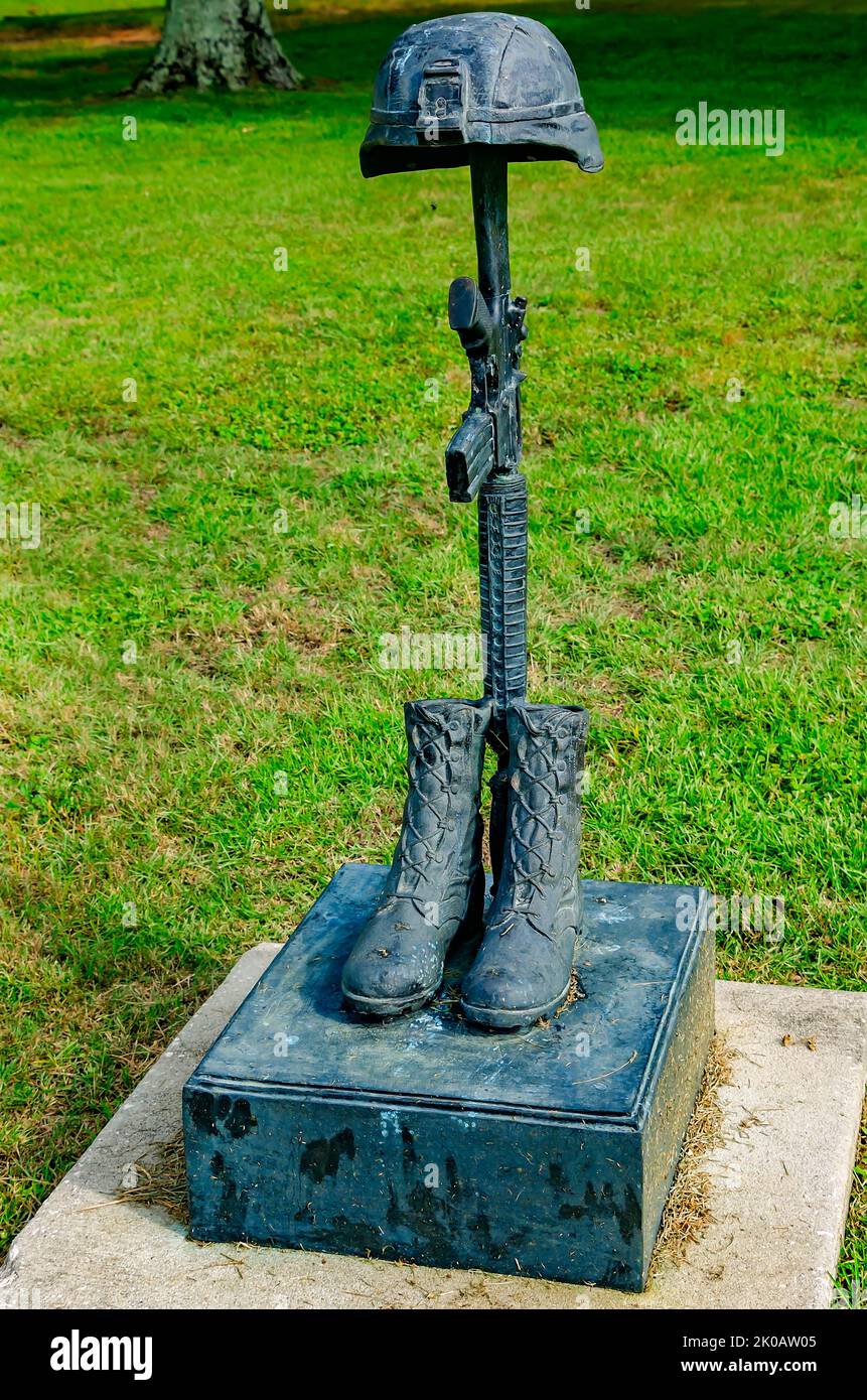 Das Battlefield Cross, auch bekannt als Gefallener Soldat Battle Cross, wird am Patriots Point Memorial, 8. September 2022, in Daphne, Alabama, ausgestellt. Stockfoto