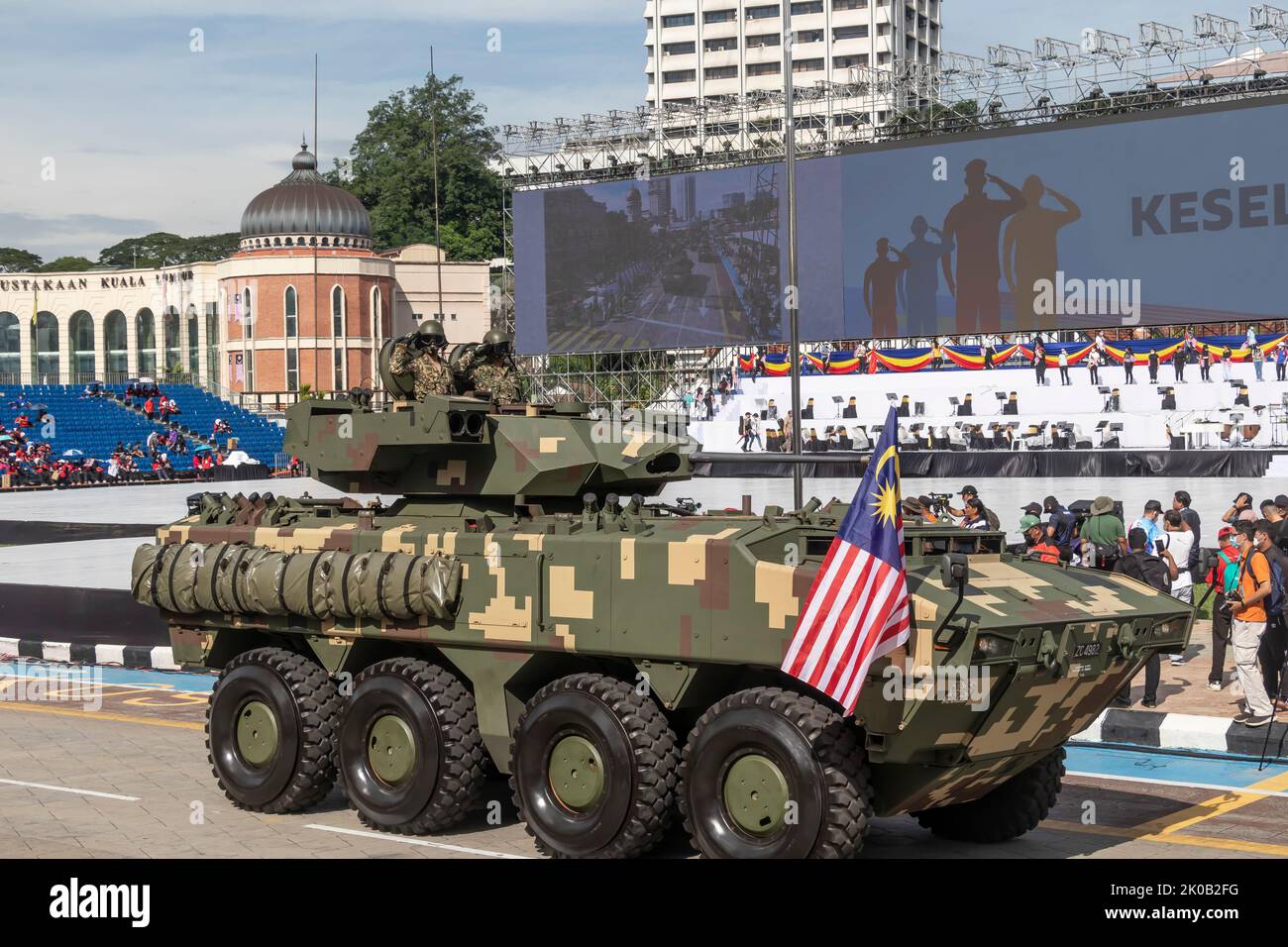 Der gepanzerte Militärpanzer der malaysischen Armee AV-8 Gempita oder das Kampffahrzeug der Infanterie während des 65. Malaysia National Day arade in Kuala Lumpur, Malaysia. Stockfoto