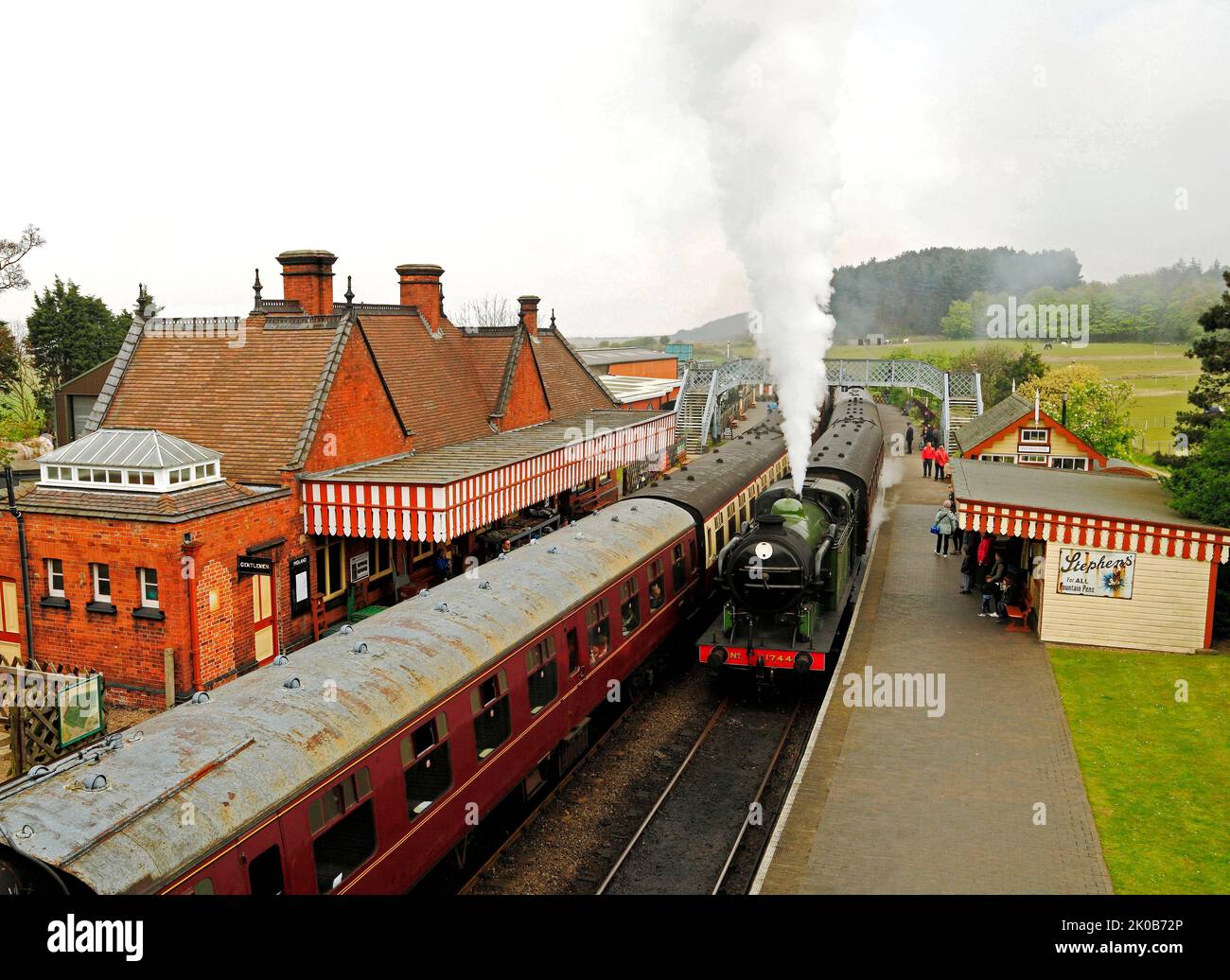 Weybourne Bahnhof, Dampfzug, auf der Norfolk Poppy Line, konservierter Bahnhof, Norfolk, England, Großbritannien Stockfoto