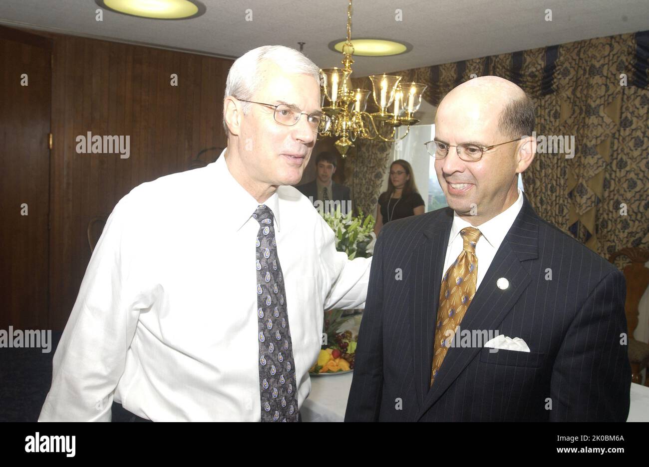 Robert Woodson Awards-Veranstaltung. Thema der Robert Woodson Awards Veranstaltung, stellvertretender Sekretär Roy Bernardi mit Senior Counsel A. Bryant Applegate und anderen HUD-Beamten bei der Robert Woodson Awards Veranstaltung. Stockfoto