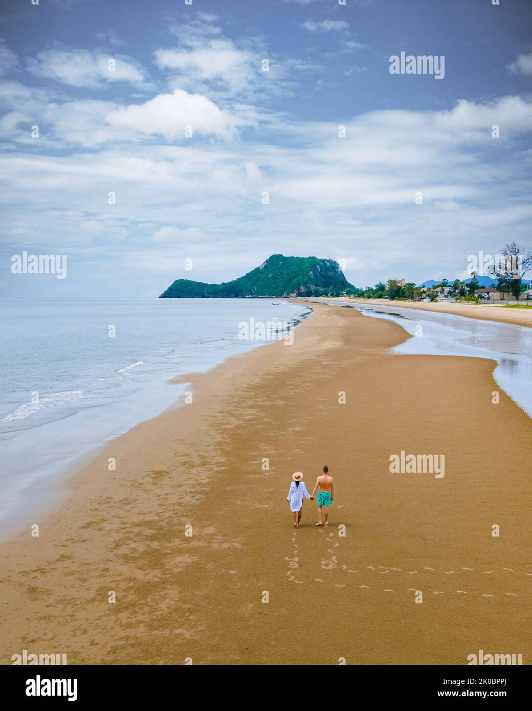 Khao Kalok Beach Pranburi Thailand, ein sauberer Strand mit weichem Sand südlich von Hua hin Thailand. Tropischer Strand in Thailand Stockfoto