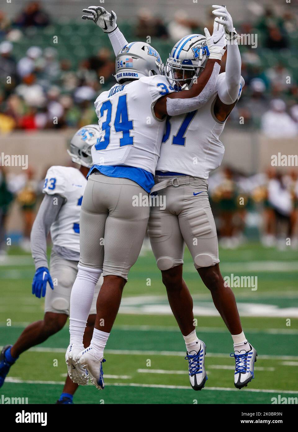 10. September 2022: Middle Tennessee Blue Raiders Linebacker Christian Dixon (34) und Middle Tennessee Blue Raiders Defensivende Quindarius Dunnigan (97) feiern im Canvas Stadium in Fort Collins einen großen Defensivstopp im Fußballspiel zwischen Colorado State und Middle Tennessee, CO. MTSU rollte auf der Straße zu einem 34-0 Führung aus und hielt an, um 34-19 zu gewinnen. Derek Regensburger/CSM. Quelle: Cal Sport Media/Alamy Live News Stockfoto
