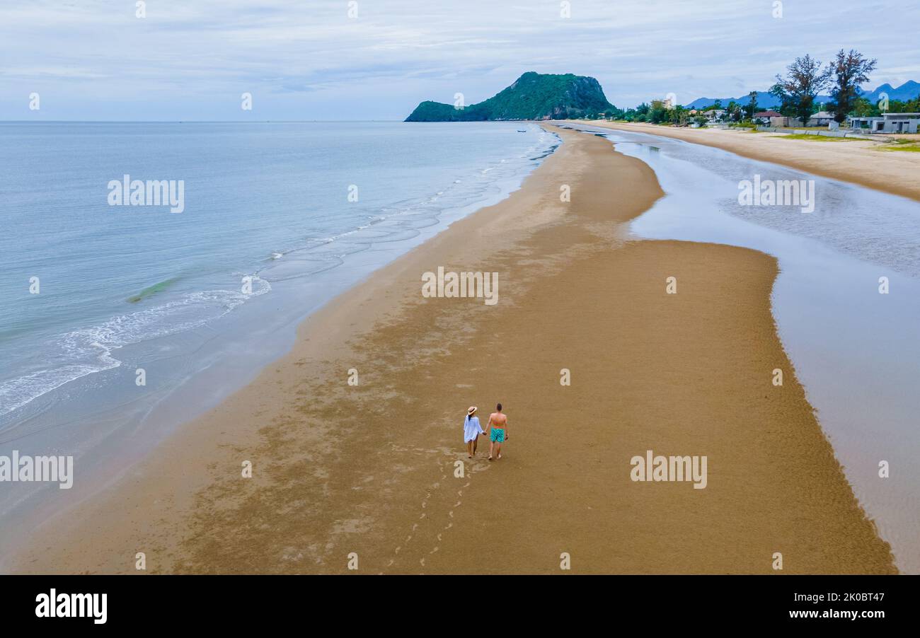 Khao Kalok Beach Pranburi Thailand, ein sauberer Strand mit weichem Sand südlich von Hua hin Thailand. Tropischer Strand in Thailand Stockfoto