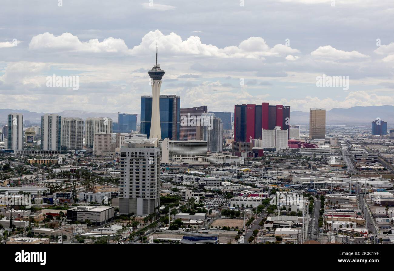 Las Vegas, Usa. 10. September 2022. Gesamtansicht des Las Vegas Strip vom nördlichen Ende des Strips. Im Jahr 2021 hatte Las Vegas 32,2 Millionen Besucher, was es zu einer der meistbefahrenen Städte in den Vereinigten Staaten machte. (Foto von Gabe Ginsberg/SOPA Images/Sipa USA) Quelle: SIPA USA/Alamy Live News Stockfoto