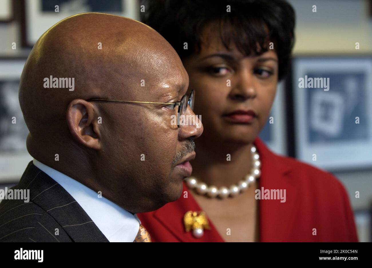 Sekretär Alphonso Jackson im National Press Club. Sekretär Alphonso Jackson beim National Press Club Subject, Sekretär Alphonso Jackson bei der Rede zum Plan der Bush-Regierung, den arbeitenden Familien bei der Wohnungsverwaltung zu helfen, im National Press Club, Washington, D.C. Stockfoto