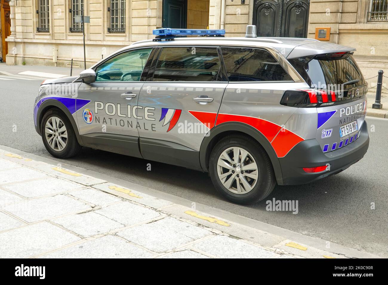 Police Nationale, Nationale Polizei, Auto geparkt in der Rue du Faubourg Saint-Honoré im 8. Arrondissement von Paris, Frankreich. Stockfoto