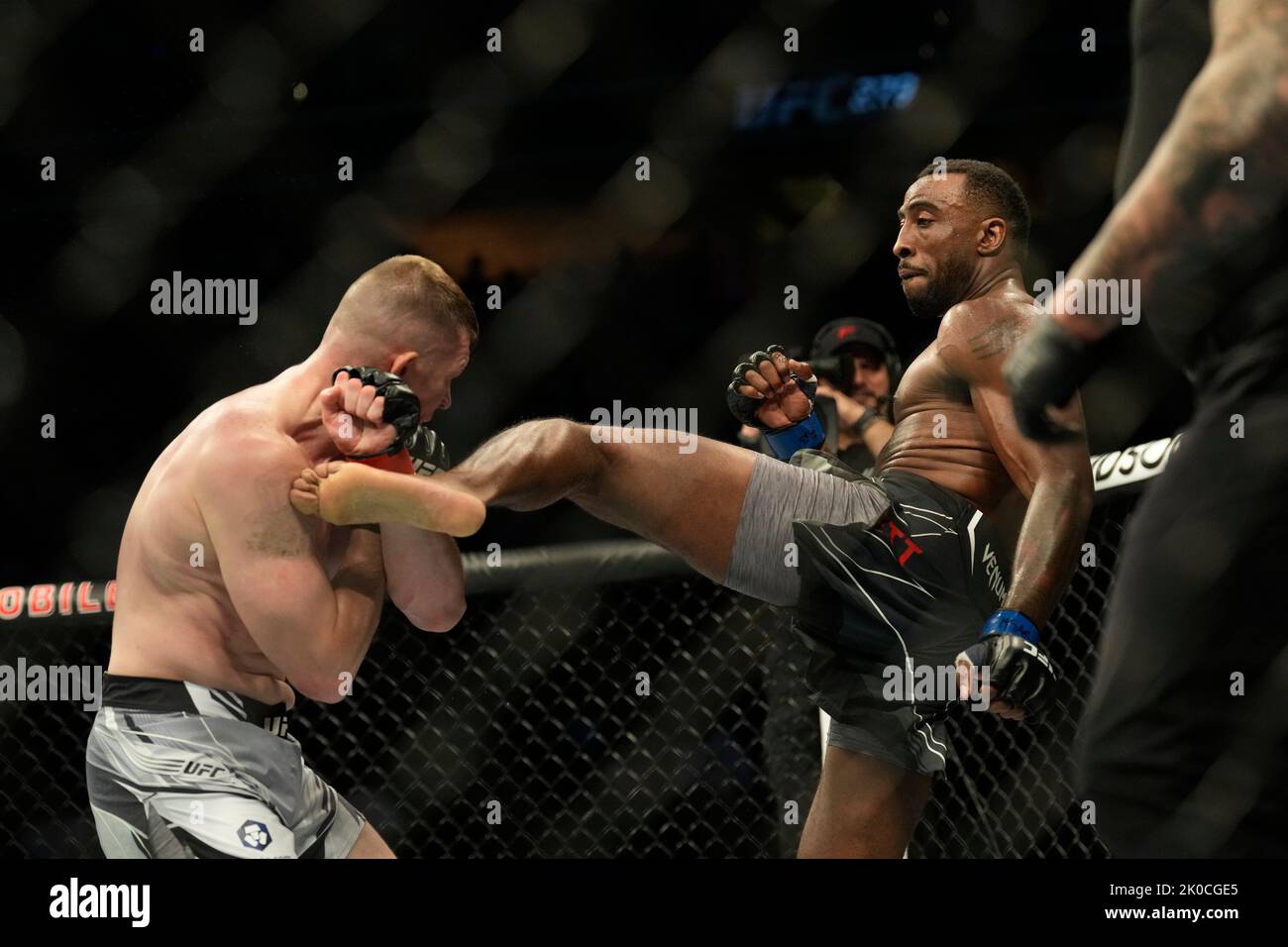 Denis tiuliulin l und jamie pickett r Fotos und Bildmaterial in hoher