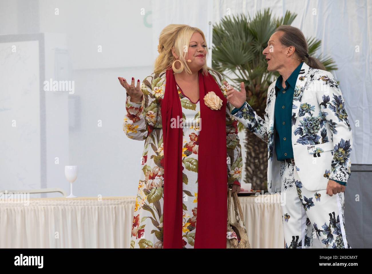 Tine Wittler und Frank Zimmermann bei der Fotoprobe zum Theaterstück 'Jedermann' auf der Hauptbühne der Landesgartenschau Beelitz 2022. Beelitz, 06,09 Stockfoto