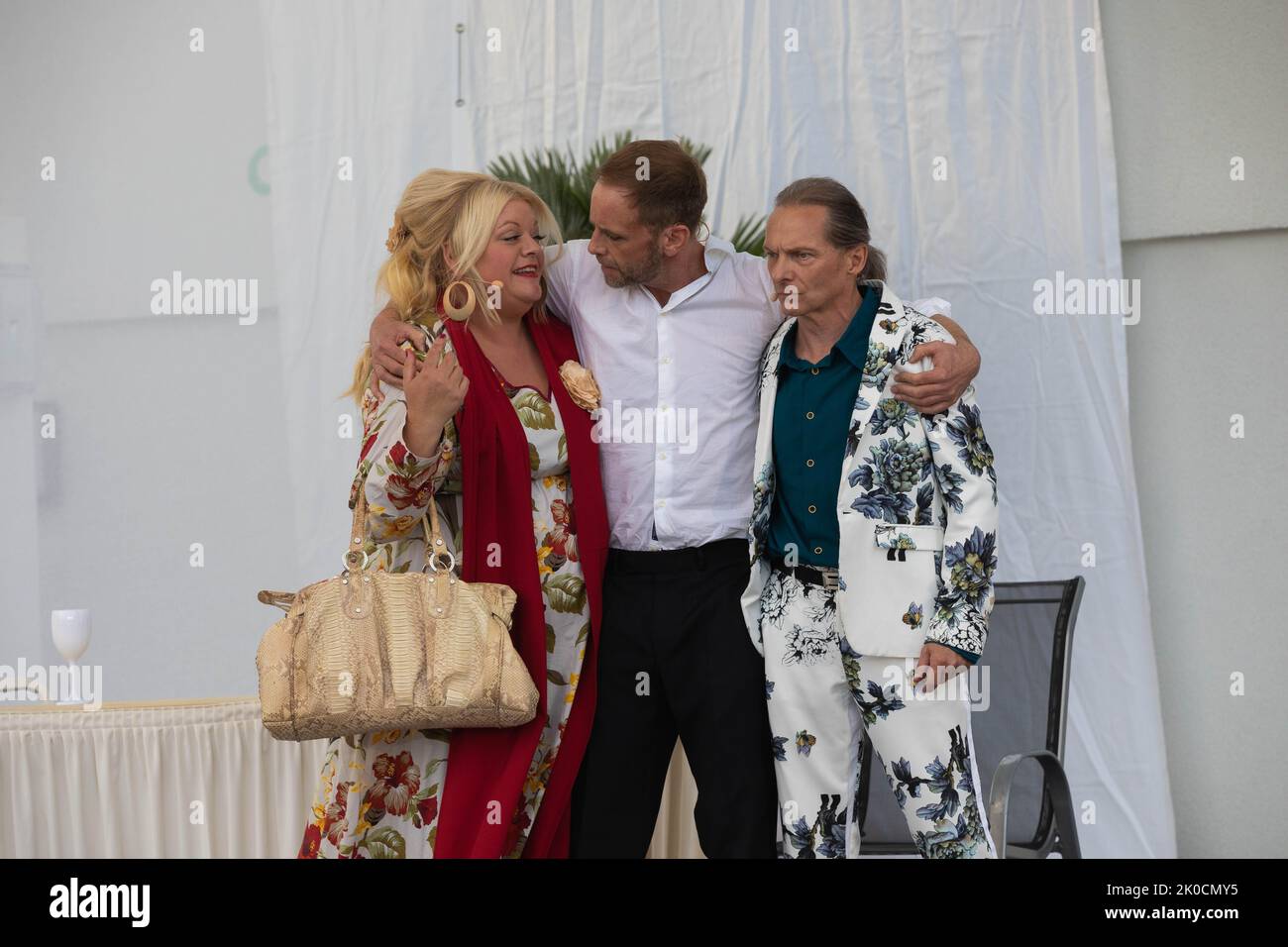 Tine Wittler,Julian Weidend und Frank Zimmermann bei der Fotoprobe zum Theaterstück 'Jedermann' auf der Hauptbühne der Landesgartenschau Beelitz 2022. Stockfoto