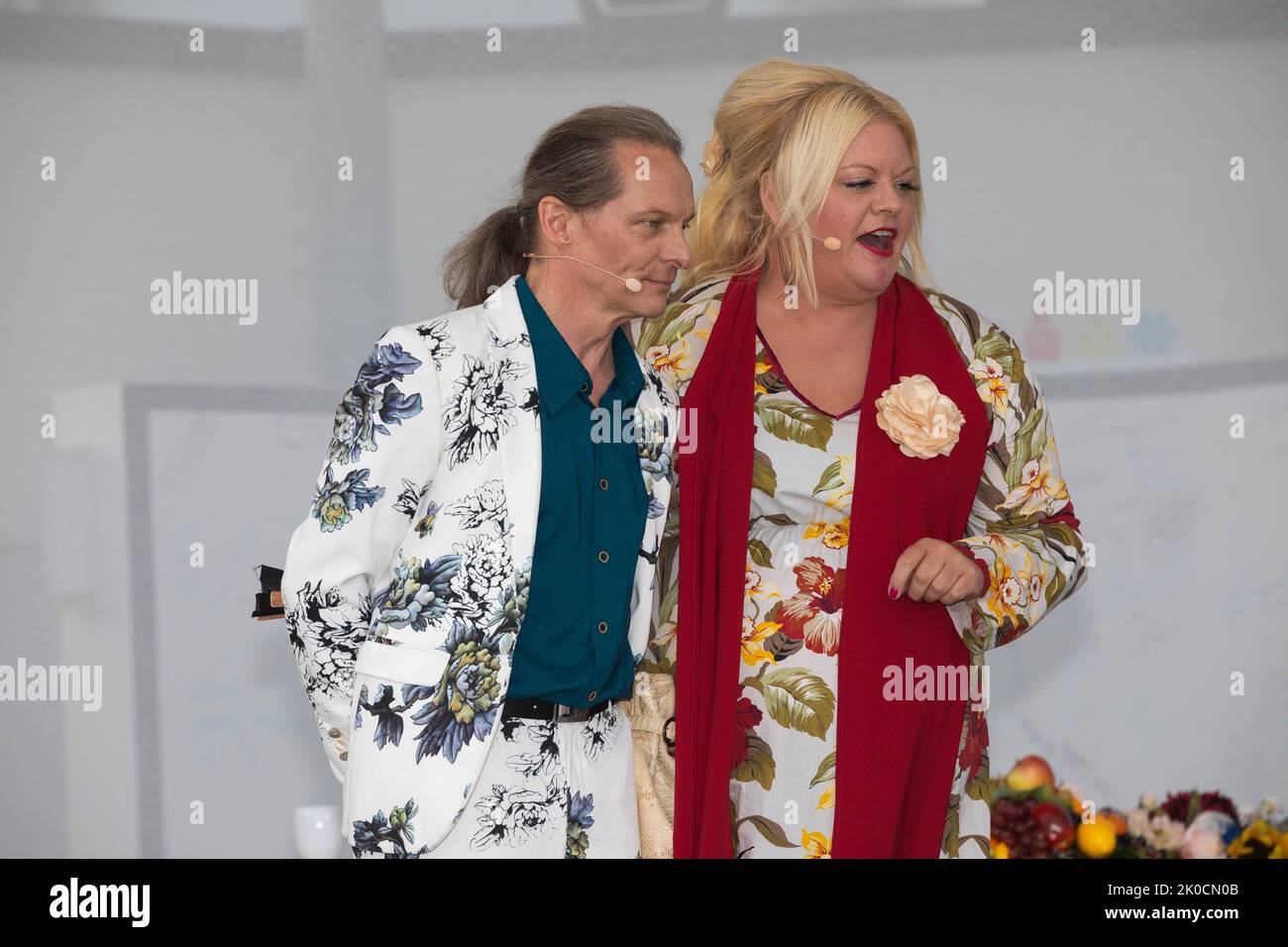 Tine Wittler und Frank Zimmermann bei der Fotoprobe zum Theaterstück 'Jedermann' auf der Hauptbühne der Landesgartenschau Beelitz 2022. Beelitz, 06,09 Stockfoto