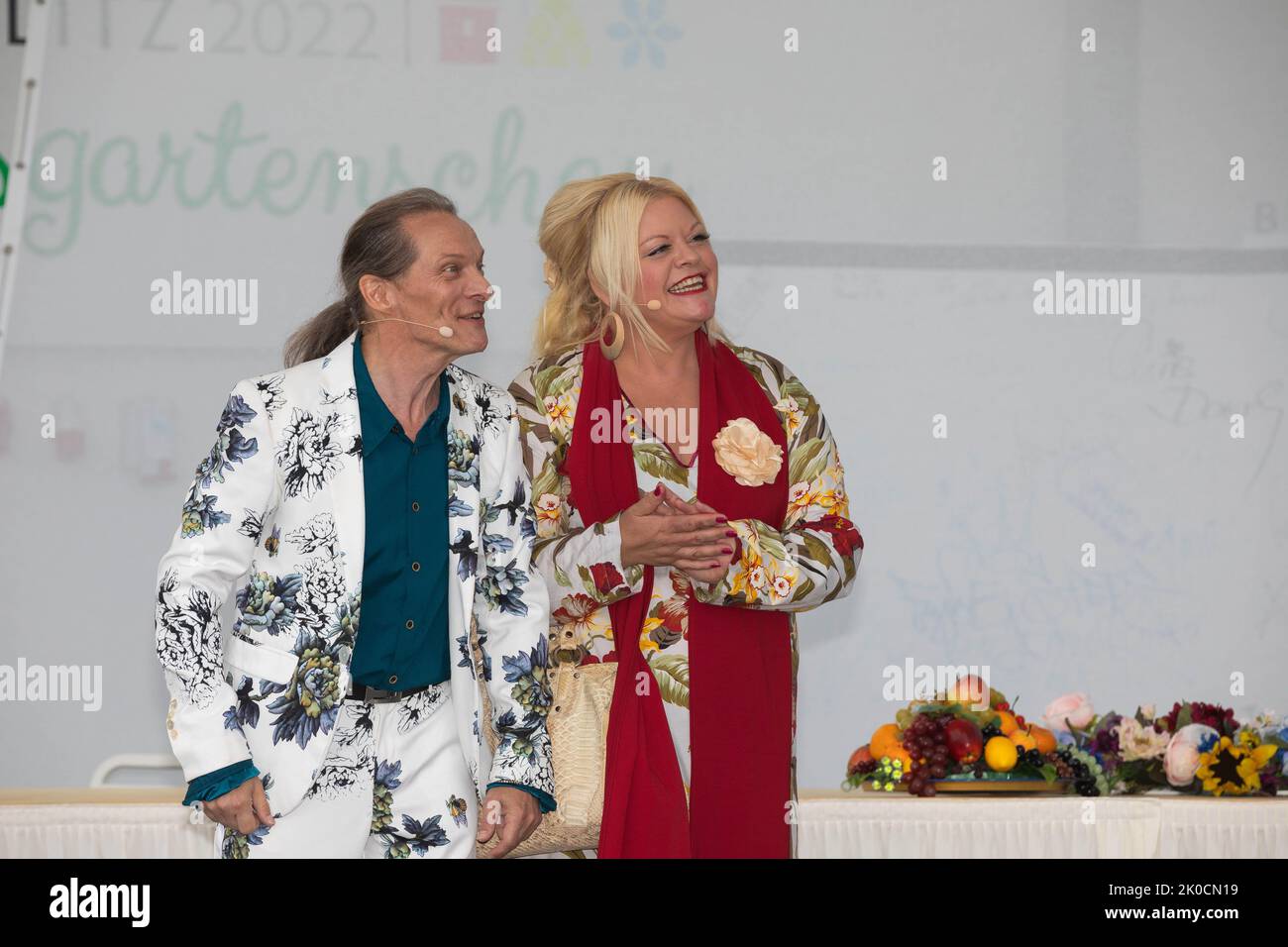 Tine Wittler und Frank Zimmermann bei der Fotoprobe zum Theaterstück 'Jedermann' auf der Hauptbühne der Landesgartenschau Beelitz 2022. Beelitz, 06,09 Stockfoto