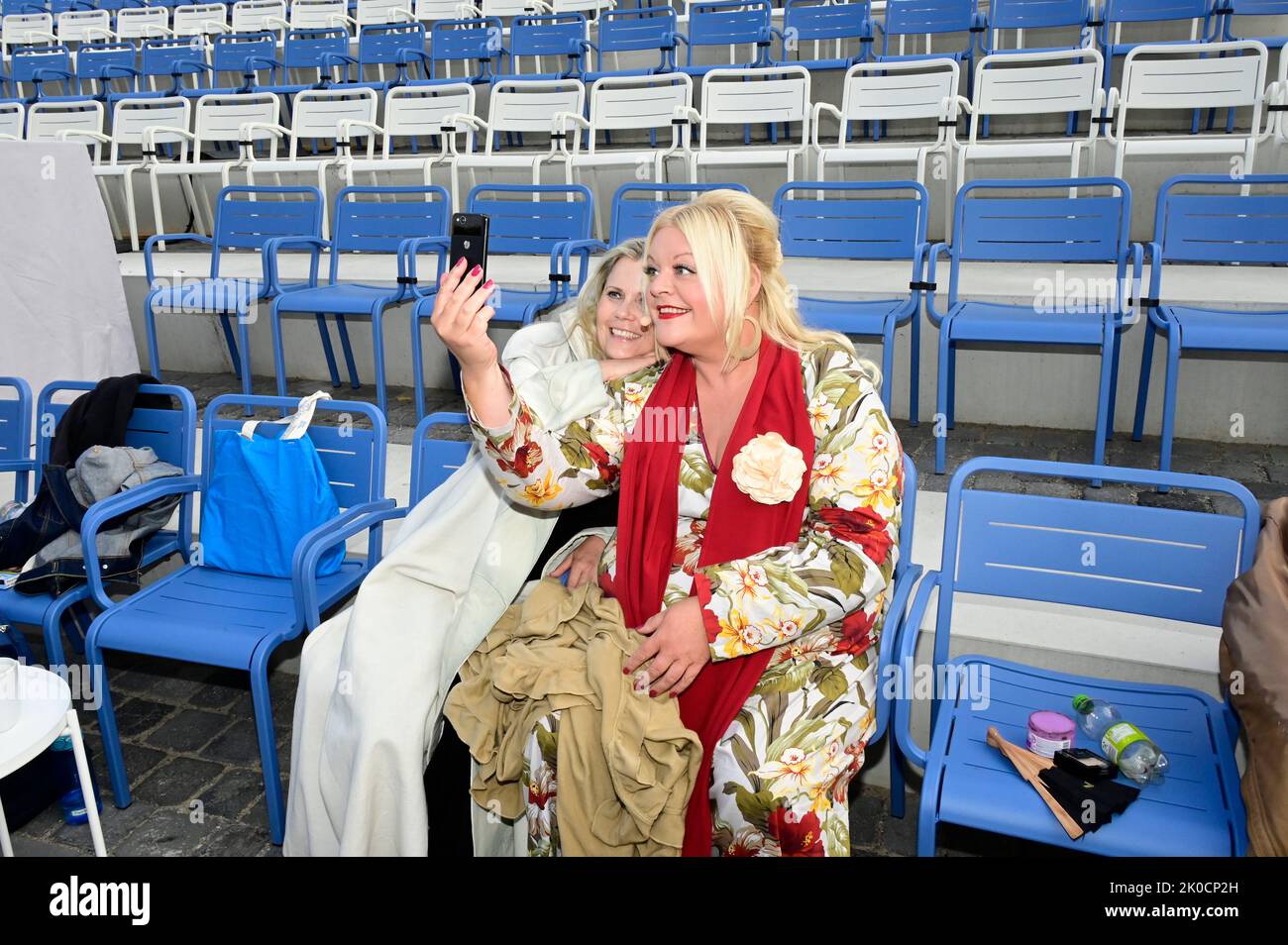Michaela Schaffrath und Tine Wittler bei der Fotoprobe zum Theaterstück 'Jedermann' auf der Hauptbühne der Landesgartenschau Beelitz 2022. Beelitz, 06 Stockfoto