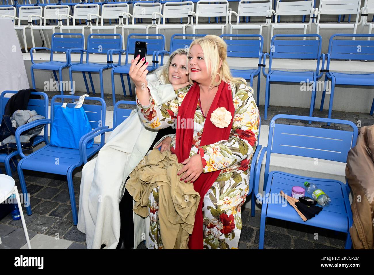 Michaela Schaffrath und Tine Wittler bei der Fotoprobe zum Theaterstück 'Jedermann' auf der Hauptbühne der Landesgartenschau Beelitz 2022. Beelitz, 06 Stockfoto