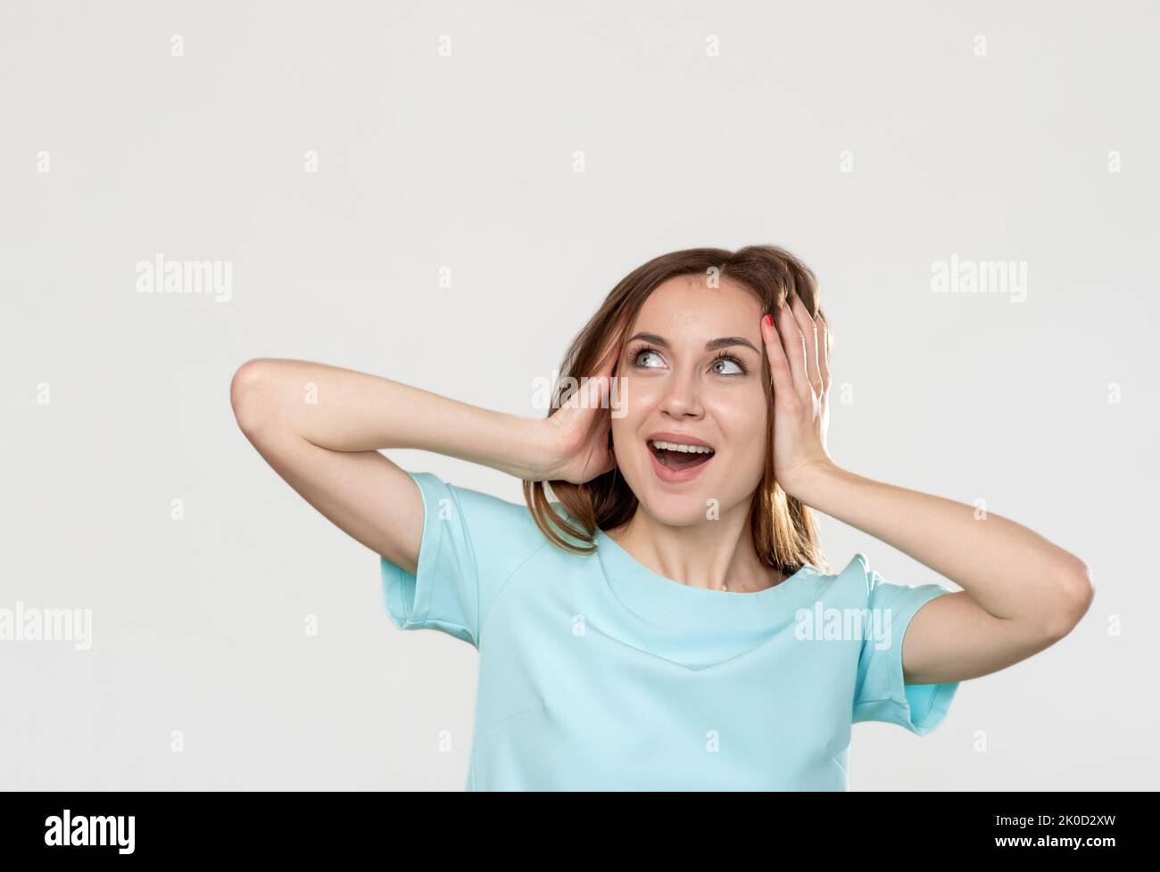 Überrascht Frau Sonderangebot aufgeregt überwältigt Stockfoto