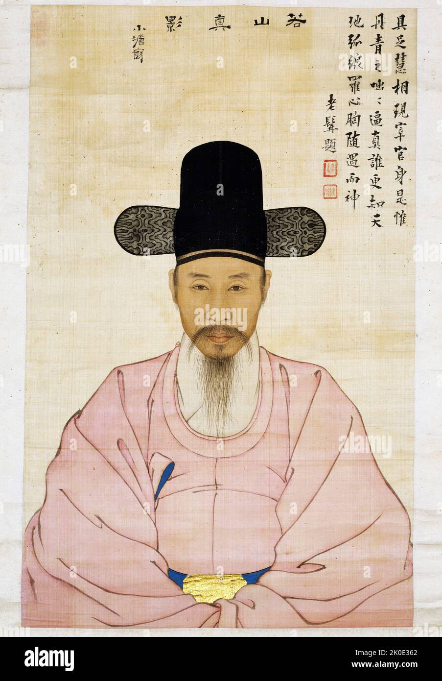 Kang Yi-o, aus dem Jinju Kang Clan, war ein Enkel des berühmten koreanischen Joseon, Gelehrter und Maler Kang SE-Hwang. In diesem halblangen, frontalen Porträt ist er in der alltäglichen rosafarbenen Robe eines Beamten und einem schwarzen Seidenhut dargestellt. Stockfoto