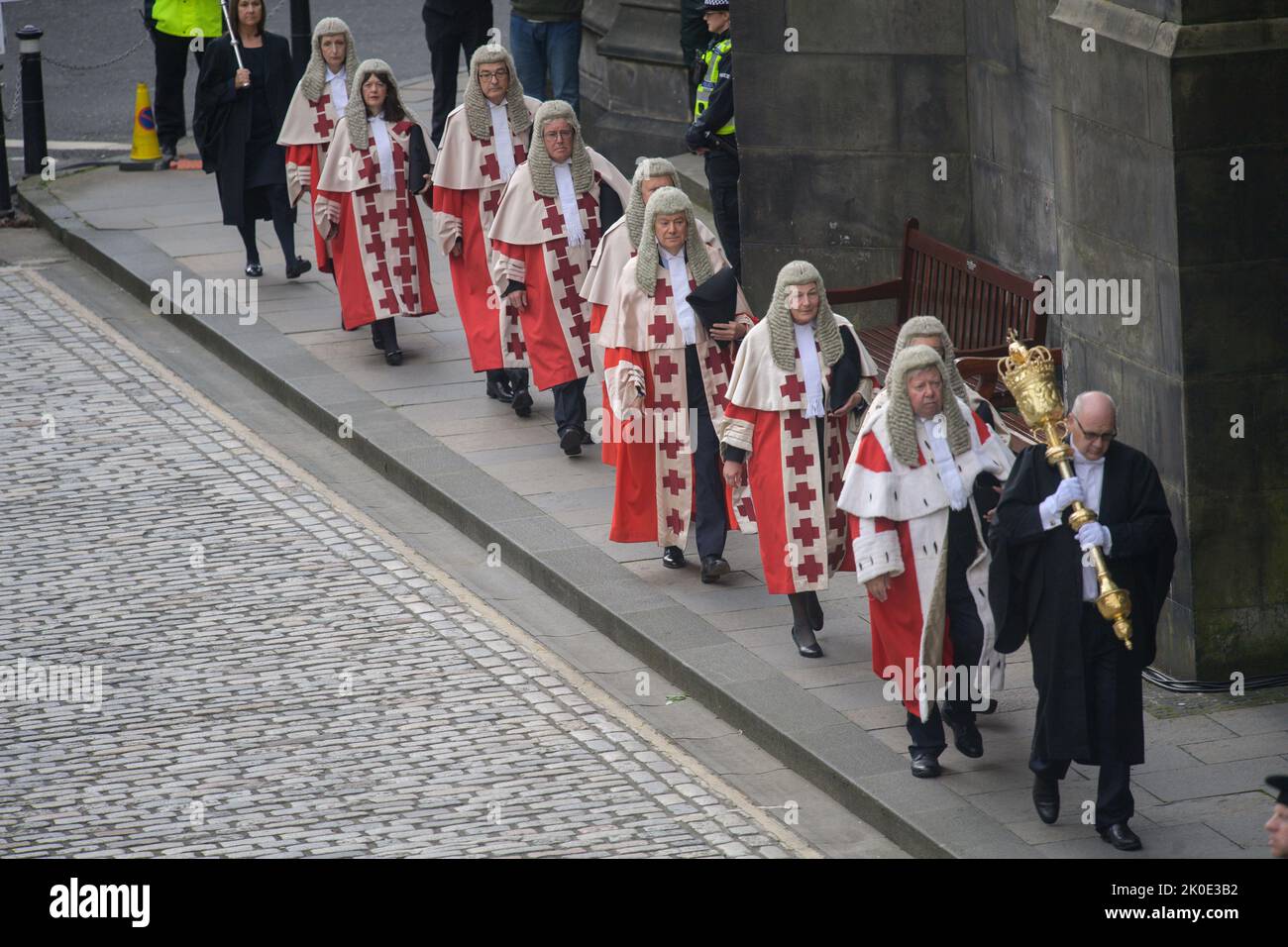 Die Richter des Obersten Gerichtshofs verkündeten während einer Zeremonie zur Proklamation der Aufnahme in Mercat Cross, Edinburgh, öffentlich König Karl III. Als neuen Monarchen. Bilddatum: Sonntag, 11. September 2022. Stockfoto