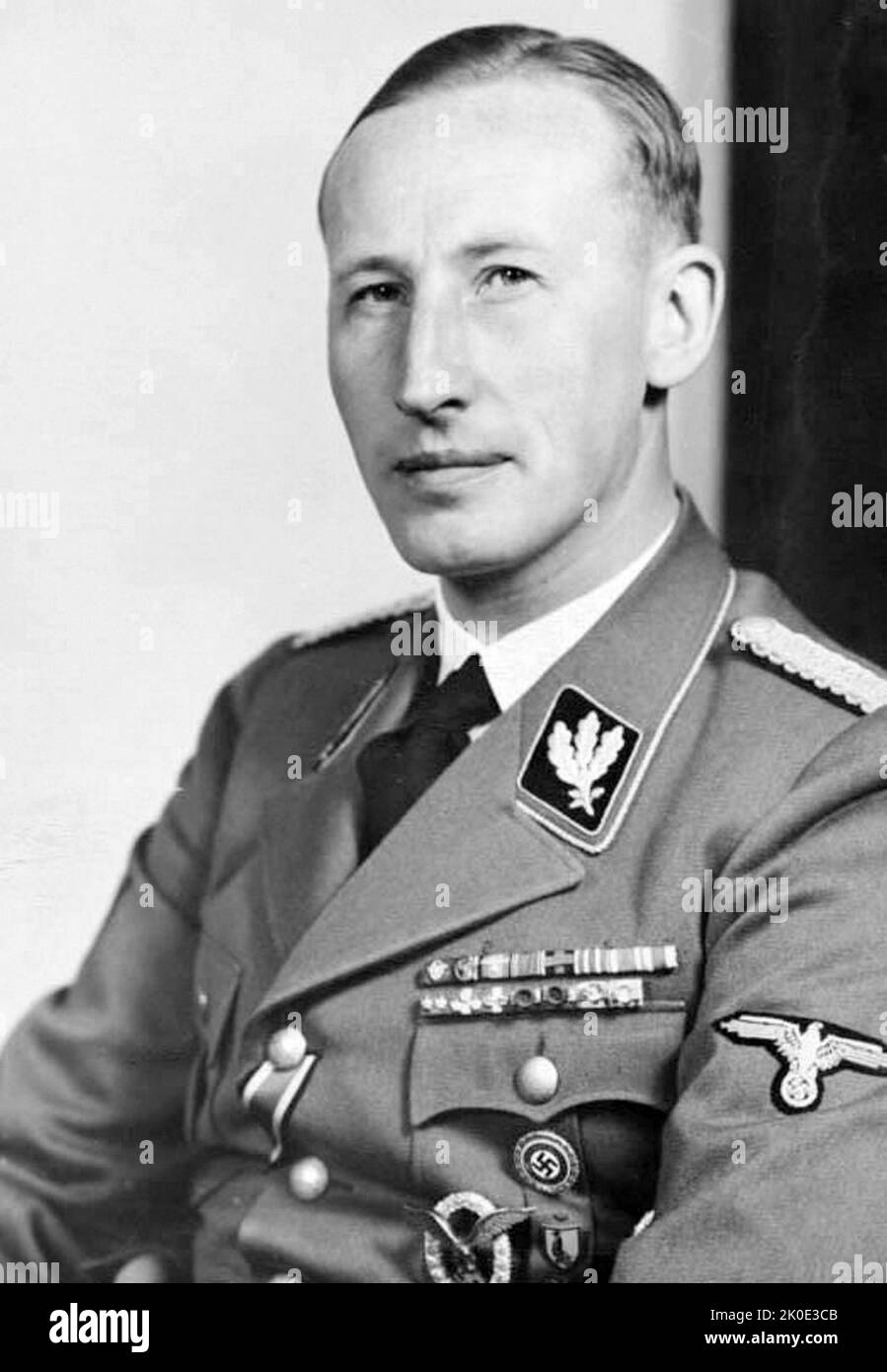 Reinhard Heydrich (1904 - 1942) hochrangiger deutscher SS- und Polizeibeamter während der NS-Zeit und Hauptarchitekt des Holocaust. Er war Leiter des Reichssicherheitshauptamtes. Er leitete die Wannsee-Konferenz im Januar 1942, auf der die Pläne für die „Endlösung der jüdischen Frage“, die Deportation und den Völkermord aller Juden im deutsch besetzten Europa, formalisiert wurden. Stockfoto