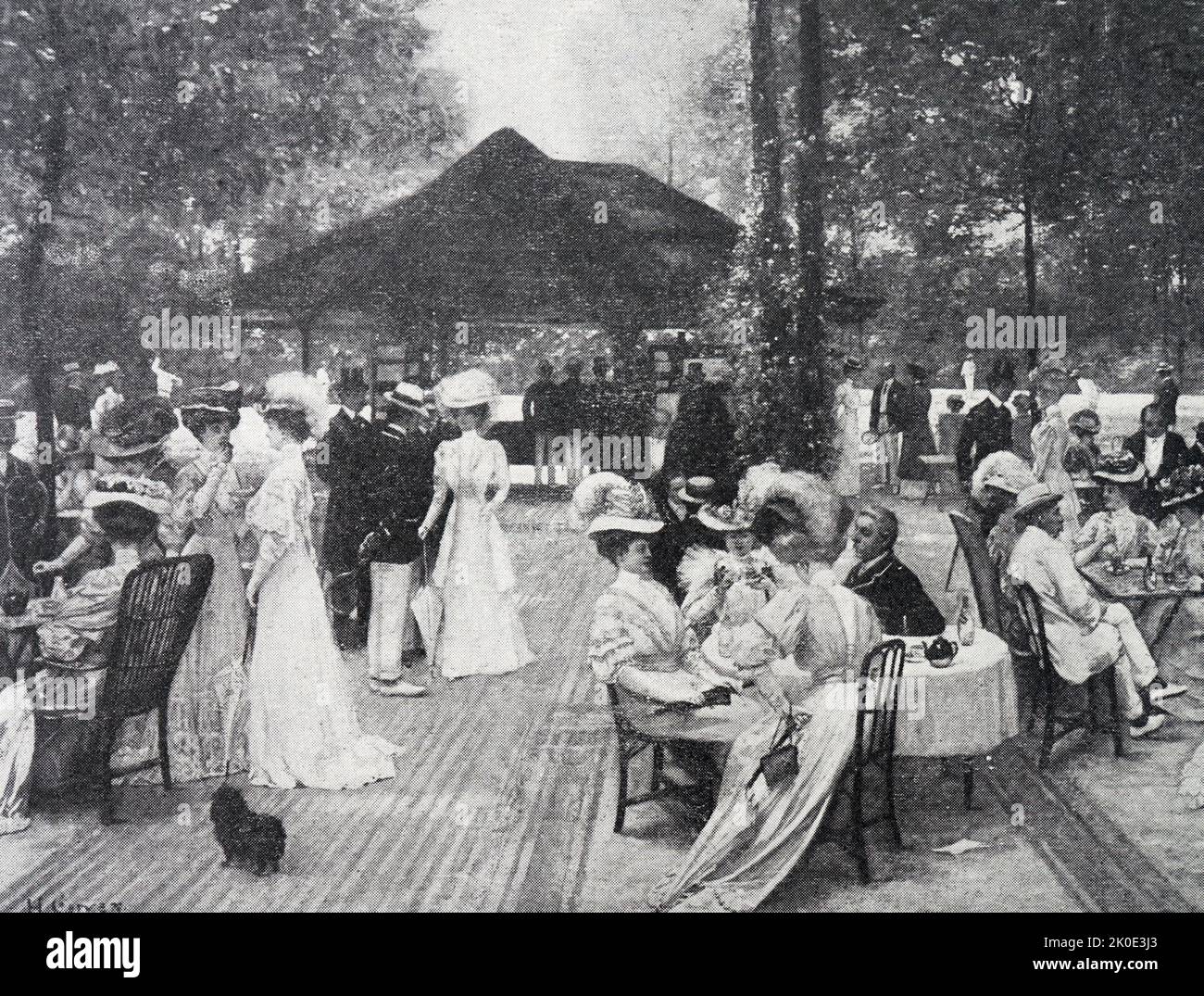 Gemälde „Tee im Bois de Voulogne“, Paris. 1895 von Henri Gervex, französischer Maler. Henri Gervex (Paris, 10. Dezember 1852 - 7. Juni 1929) war ein französischer Maler, der Malerei bei Alexandre Cabanel, Pierre-Nicolas Brisset und Eugene Fromentin studierte. Stockfoto