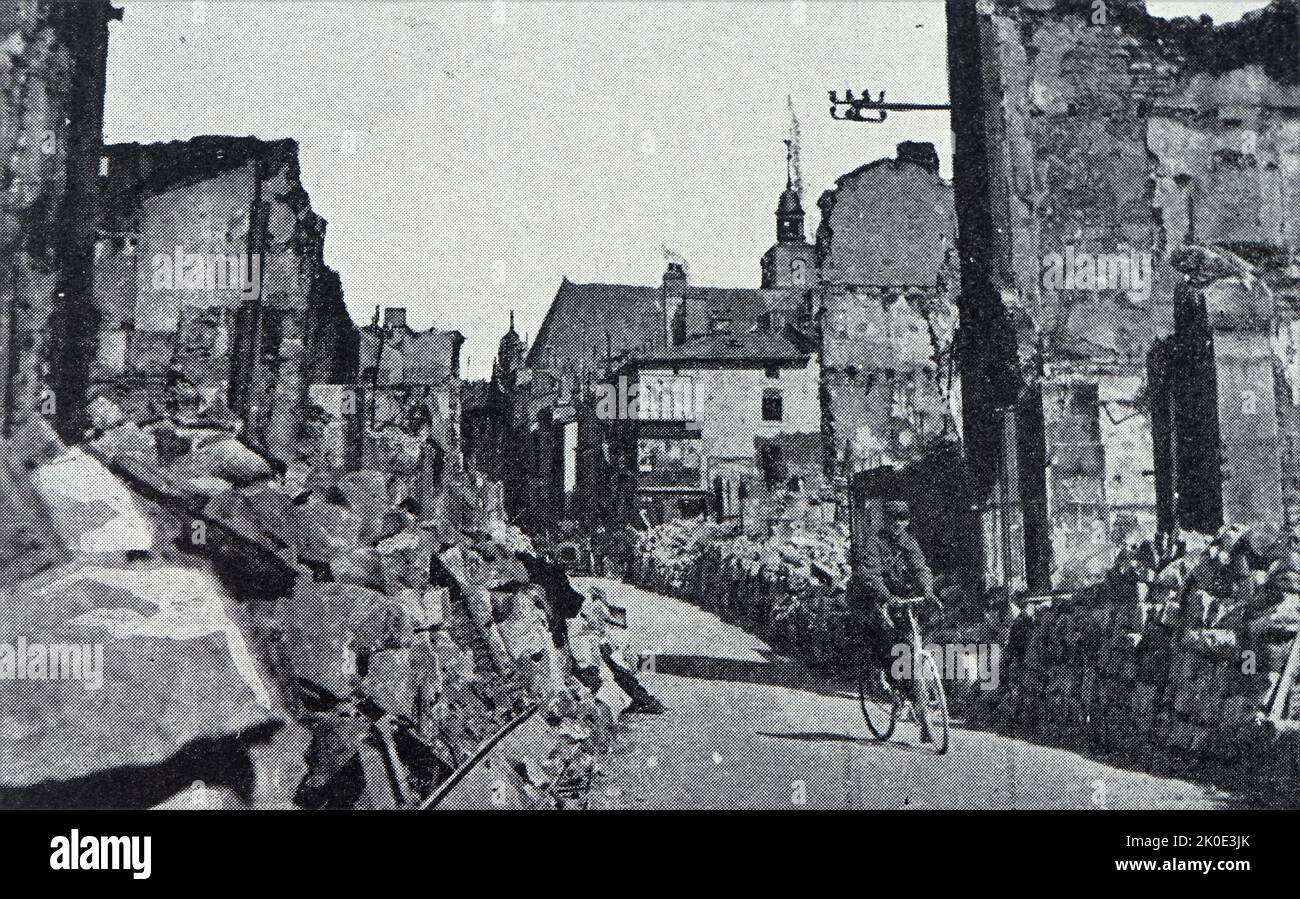 Die nach der Schlacht von Verdun zerstörten Gebäude in der Rue Mazel, Verdun, kämpften vom 21. Februar bis zum 18. Dezember 1916 an der Westfront in Frankreich. Die Schlacht war die längste des Ersten Weltkriegs Stockfoto