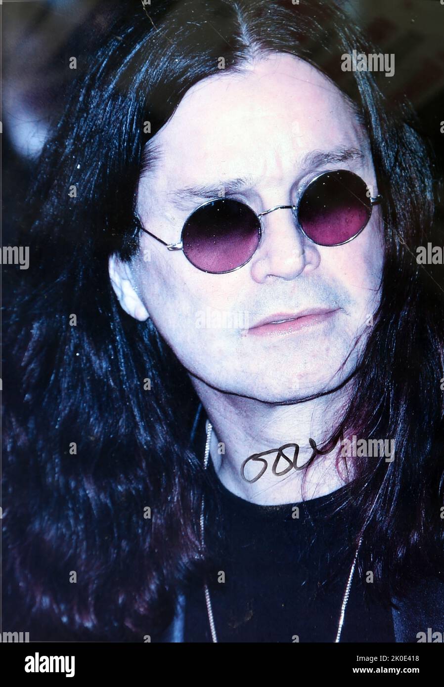 John Michael 'Ozzy' Osbourne (geboren 1948) ist ein englischer Sänger, Songwriter und Fernseherpersönlichkeit. Während der Jahre 1970s wurde er als Leadsänger der Heavy Metal Band Black Sabbath bekannt, in der er den Spitznamen 'Prince of Darkness' übernahm. Stockfoto