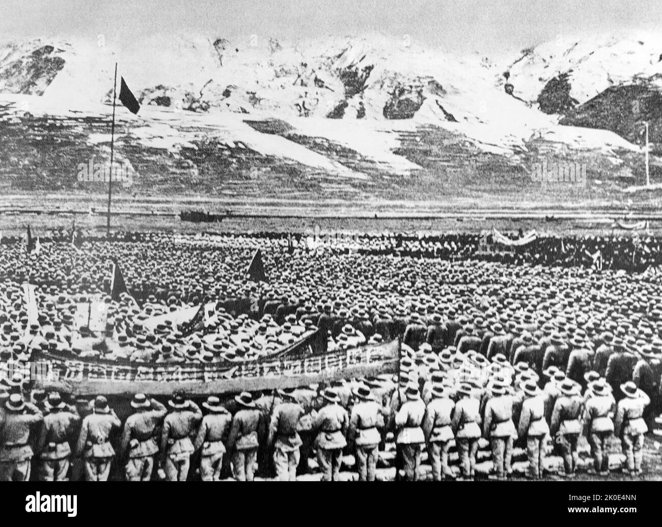 Chinesische Truppen versammelten sich zur Invasion der kommunistischen chinesischen Regierung in Tibet im Jahr 1950. Die Behauptung, Tibet sei kein unabhängiges Land, sondern lediglich ein Teil Chinas. Die kleine und schlecht ausgestattete tibetische Armee konnte keinen wirksamen Widerstand gegen die PAA (Volksbefreiungsarmee) leisten und wurde vollständig getötet oder gefangen genommen. Stockfoto