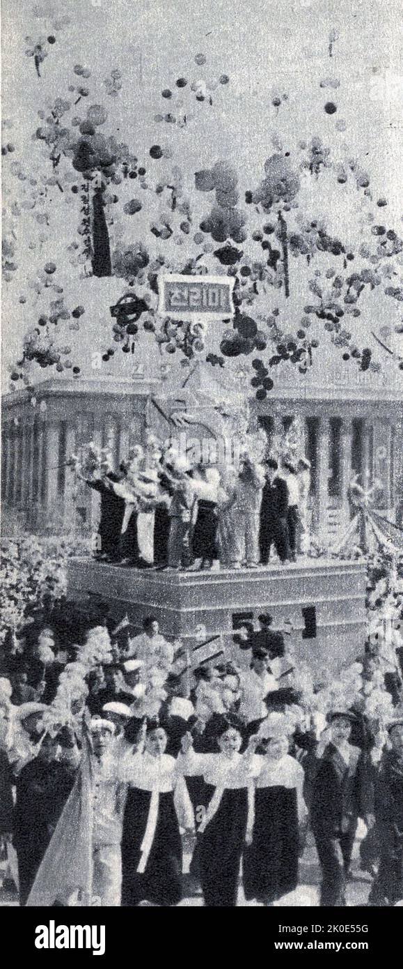 Nordkoreanische Arbeiter feiern Dano, einen traditionellen koreanischen Feiertag, der auf den 5.. Tag des fünften Monats des koreanischen Mondkalenders fällt. Es ist ein offizieller Feiertag in Nordkorea. Stockfoto