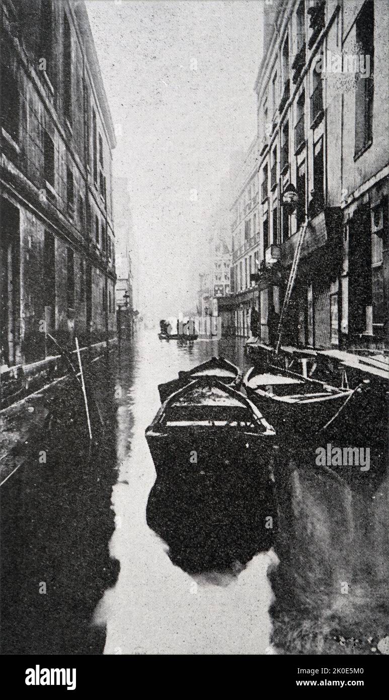 La Rue de seine transformee en Canal, 1910 (die Rue de seine wurde in einen Kanal umgewandelt). Die Überschwemmungen von Paris, 1910. Stockfoto