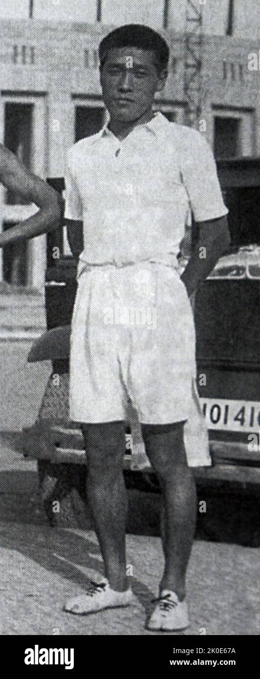 Sohn Kee-Chung (1912 - 2002) Koreanischer Olympiateilnehmer und Langstreckenläufer. Als erster ethnischer Koreaner gewann er bei den Olympischen Spielen eine Medaille und gewann bei den Olympischen Spielen in Berlin 1936 Gold im Marathon. Er war koreanischer Staatsbürger, musste aber als Mitglied der japanischen Delegation antreten, weil Korea zu der Zeit unter japanischer Kolonisierung stand. Stockfoto