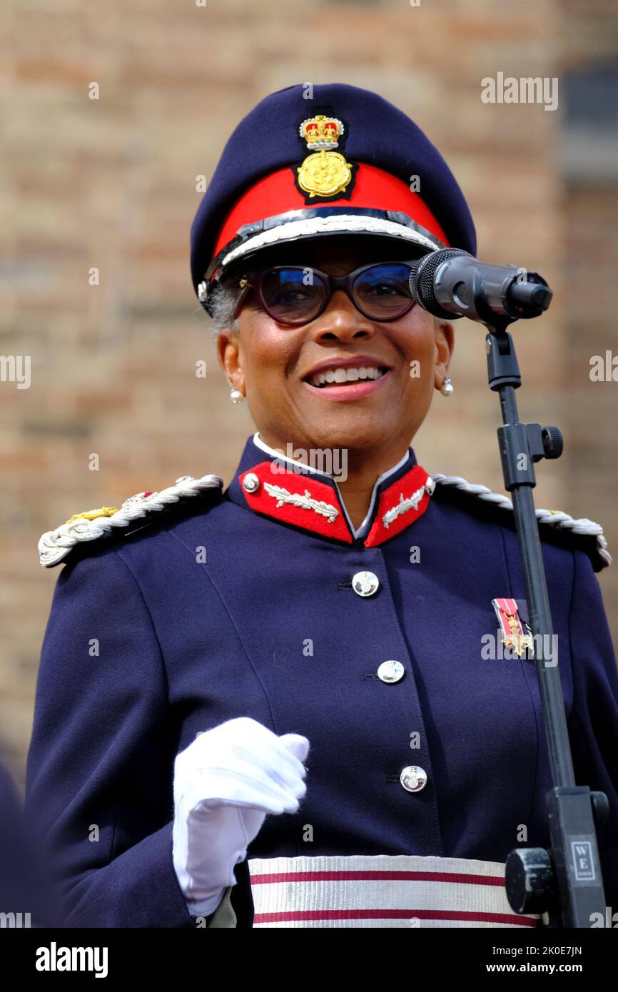 Bristol, Großbritannien. 11. September 2022. Die politischen Führer in Bristol markieren den Aufstieg des neuen Monarchen.Peaches Golding, der Lord Lieutenant von Bristol. Diese feierliche Veranstaltung findet auf dem College Green zwischen der Kathedrale und dem Rathaus statt, oft ein Ort des Protests und der Feier, heute ein Ort der Reflexion. Die Proklamation hat ihre Wurzeln im 13.. Jahrhundert. Kredit: JMF Nachrichten/Alamy Live Nachrichten Stockfoto