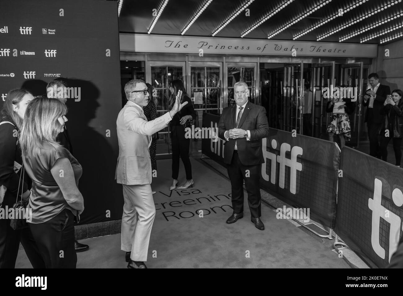 Daniel Craig nimmt an der Premiere von „Glass Onion: A Knives Out Mystery“ während des Toronto International Film Festival 2022 im Princess of Wales Theatre am 10. September 2022 in Toronto Teil Stockfoto