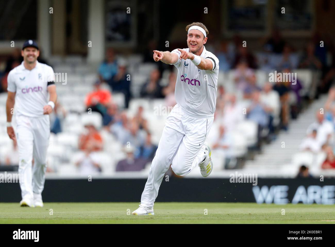 London, Großbritannien. 11. September 2022. Der englische Stuart Broad feiert, nachdem er den südafrikanischen Ryan Rickelton während des LV= Insurance Test Matches England gegen Südafrika beim Kia Oval, London, Großbritannien, 11.. September 2022 (Foto von Ben Whitley/News Images) in London, Großbritannien, am 9/11/2022, entlässt hat. (Foto von Ben Whitley/News Images/Sipa USA) Quelle: SIPA USA/Alamy Live News Stockfoto