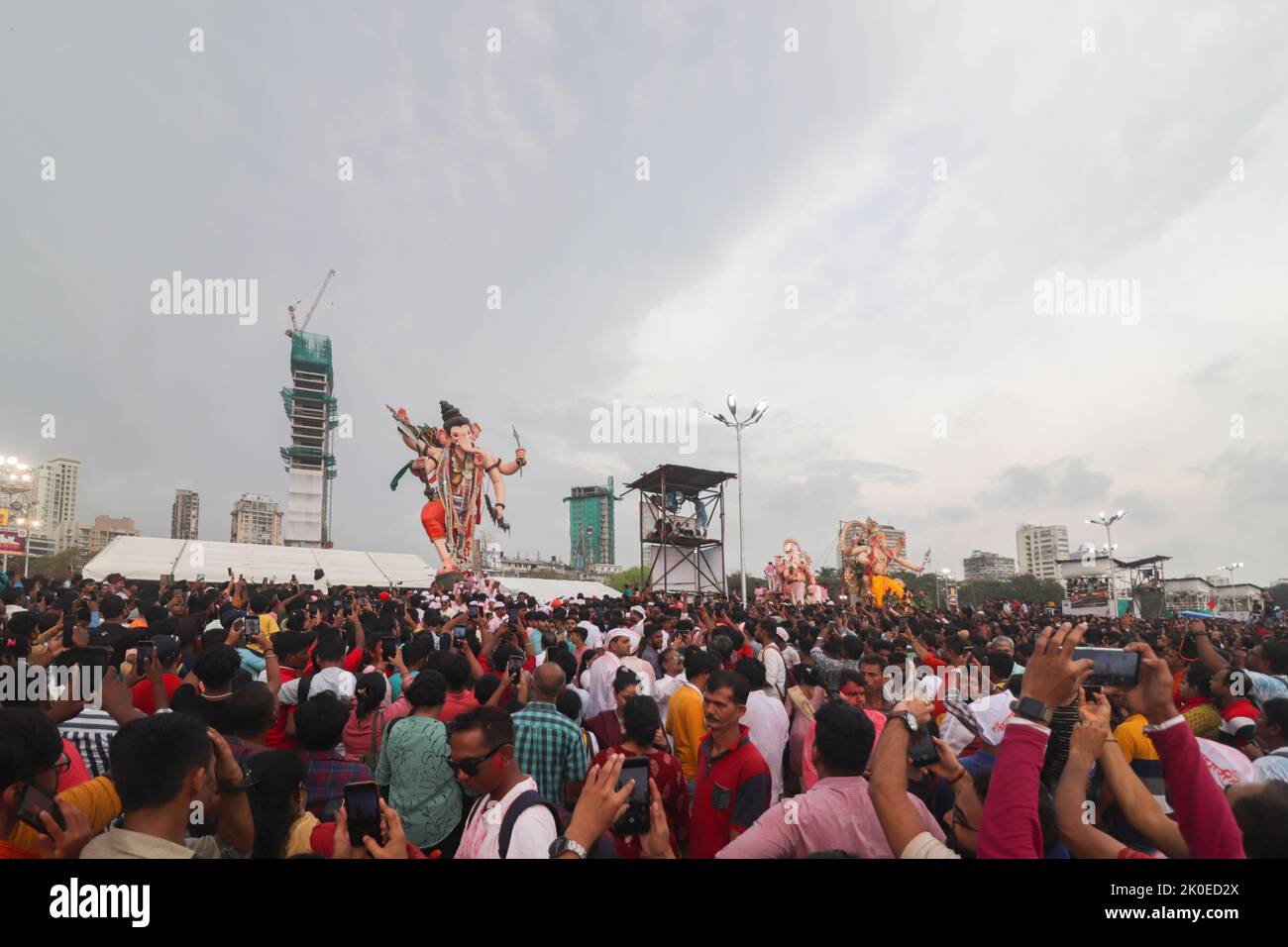 Ganapati Visarjan Prozession Lalbaug. Tausende von Anhängern bieten Lord Ganesha in Mumbai an. Stockfoto