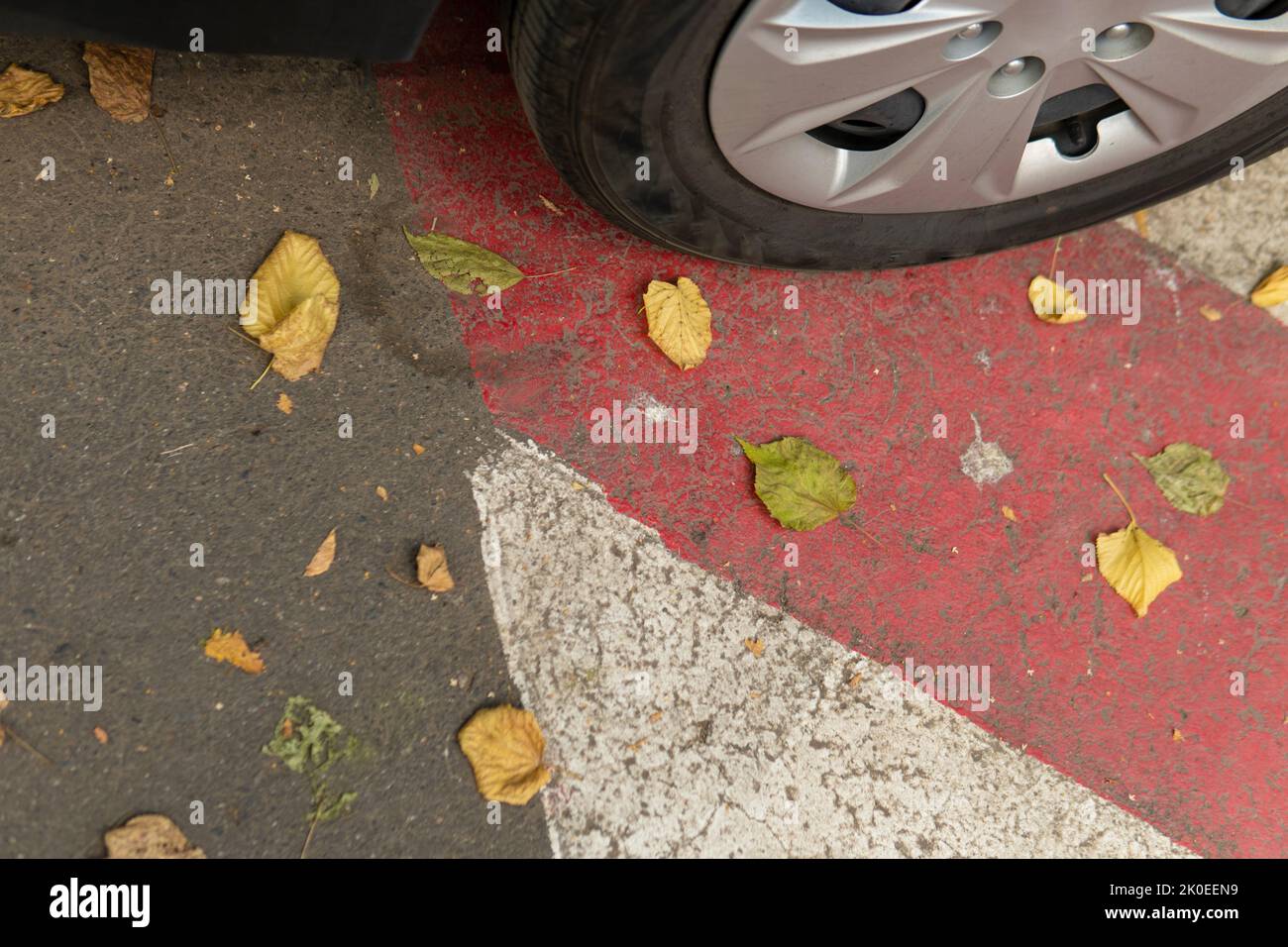 RUSSLAND, MOSKAU - AUG 28, 2022: schild Sicherheit Auto verboten Illustration Transport Symbol keine Straße, für Symbol Vorsicht für das Fahren von Gefahrenlinie, Verbot Stockfoto