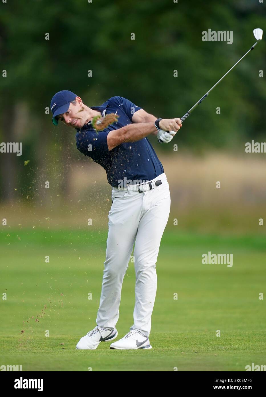 Rory McIlroy auf dem neunten Fairway während des vierten Tages der BMW PGA Championship im Wentworth Golf Club, Virginia Water. Bilddatum: Sonntag, 11. September 2022. Stockfoto