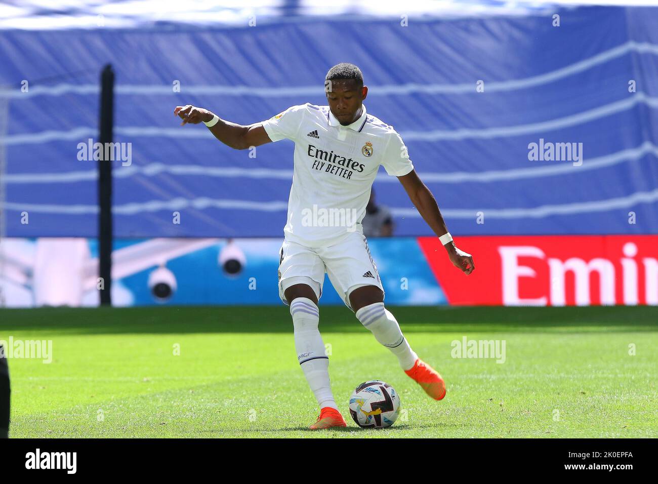 Madrid, Spanien. 11.. September 2022. Real Madrid´s David Alaba in Aktion während des La Liga-Spieltages 5 zwischen Real Madrid und Mallorca im Santiago Bernabeu-Stadion in Madrid, Spanien, am 11. September 2022. Kredit: Edward F. Peters/Alamy Live Nachrichten Stockfoto