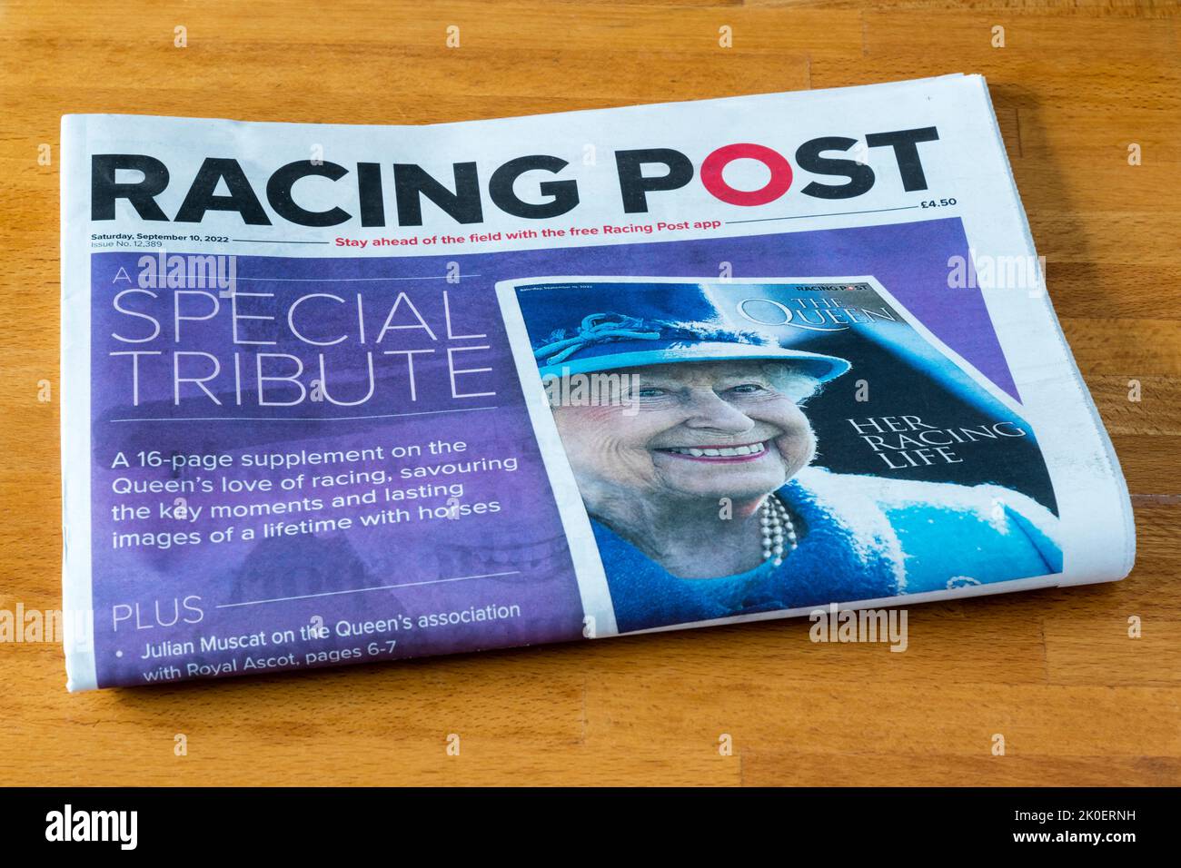 Die Titelseite der Racing Post mit einer Hommage an die Königin. Stockfoto