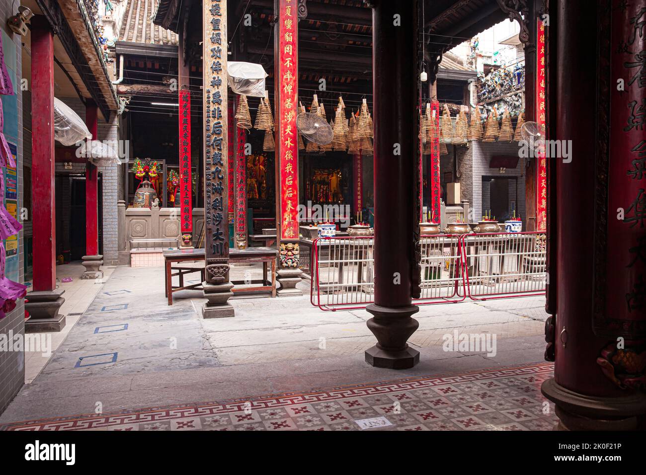 Ho-Chi-Minh-Stadt, Vietnam, Januar 15 2022: Innenraum des Chua Ba Thien-Hau-Tempels in Chinatown, Cho Lon, Saigon Stockfoto