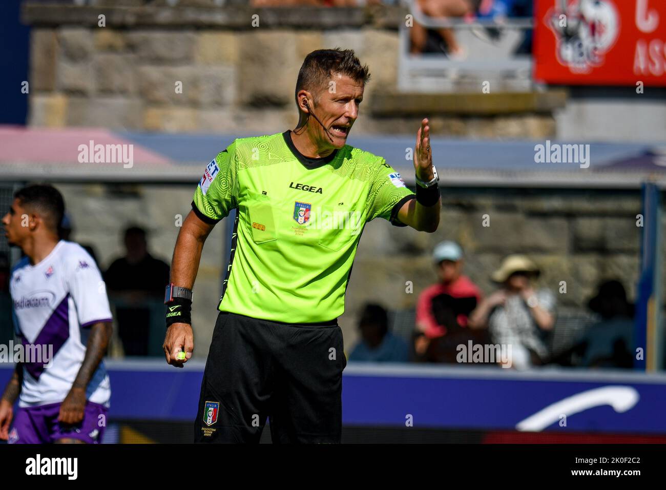 Renato Dall'Ara Stadium, Bologna, Italien, 11. September 2022, Der Schiedsrichter des Spiels Daniele Orsato in Aktion während des FC Bologna gegen ACF Fiorentina - italienische Fußballserie A Spiel Stockfoto