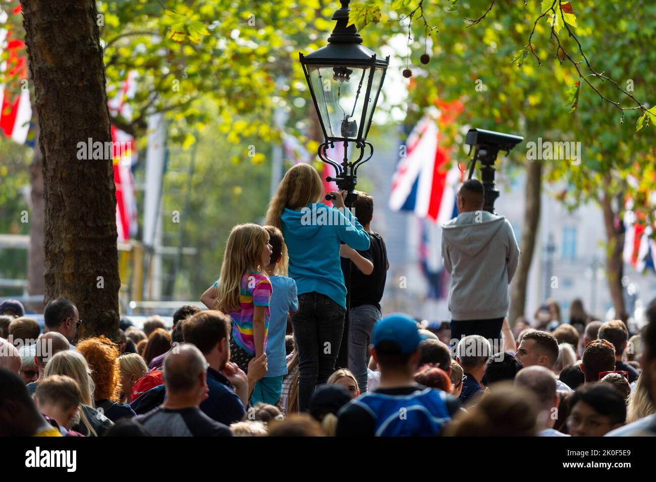 London, Großbritannien. 11. September 2022. Tausende von Menschen in der Mall in der Nähe des London, Großbritannien. 11. September 2022. Tausende von Menschen in der Mall in der Nähe des