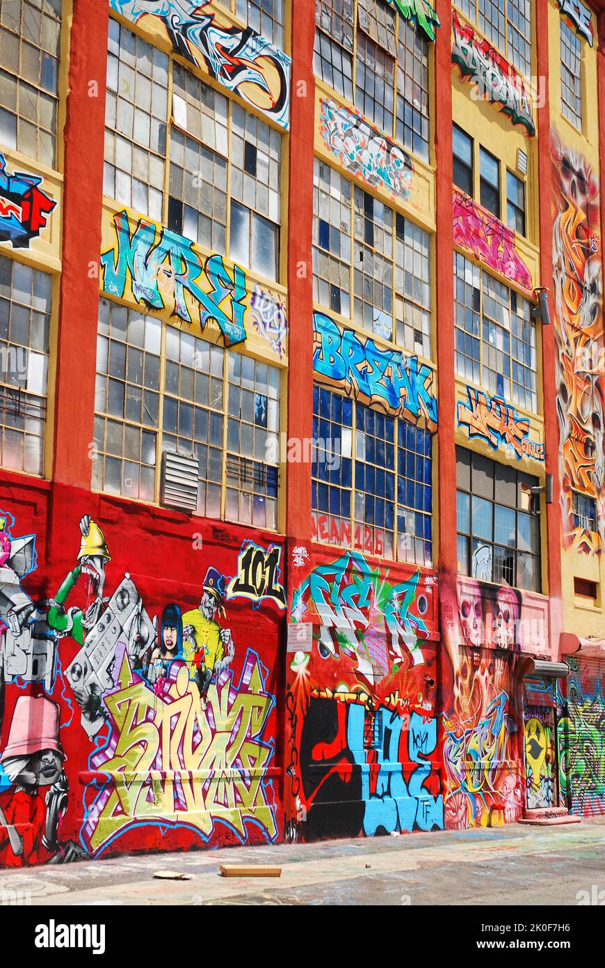 Legale Graffiti-Kunst schmückt die Außenwände von 5 Pointz, Long Island City, Queens, New York und war einst ein Symbol der Stadt- und Hip-Hop-Kultur Stockfoto