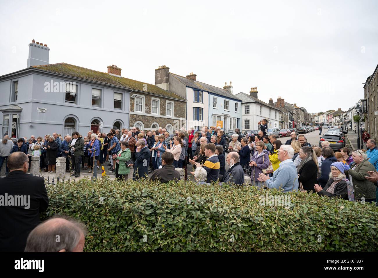 Helston, Cornwall, Großbritannien. 11.. September 2022, Cornwall, Großbritannien. Die Proklamation für König Charles wurde in Helston Cornwall abgehalten, auf Englisch von Tim Grattan-Kane gelesen und dann auf cornish von Martine Knight Credit: kathleen White/Alamy Live News Stockfoto