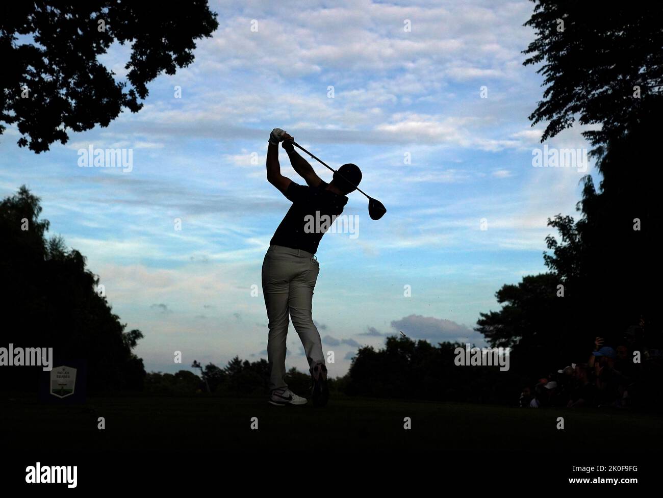 Rory McIlroy spielt vom 17. während des vierten Tages der BMW PGA Championship im Wentworth Golf Club, Virginia Water. Bilddatum: Sonntag, 11. September 2022. Stockfoto