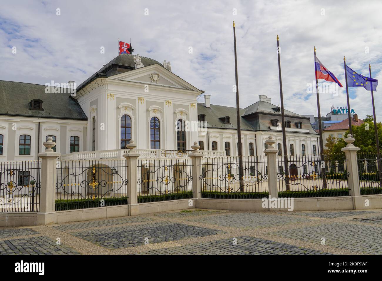 Bratislava, Slowakei - 28. Aug 2022:Grassalkovich Palace (Grasalkovicov Palac), Bratislava, Residenz des Präsidenten der Slowakei Stockfoto