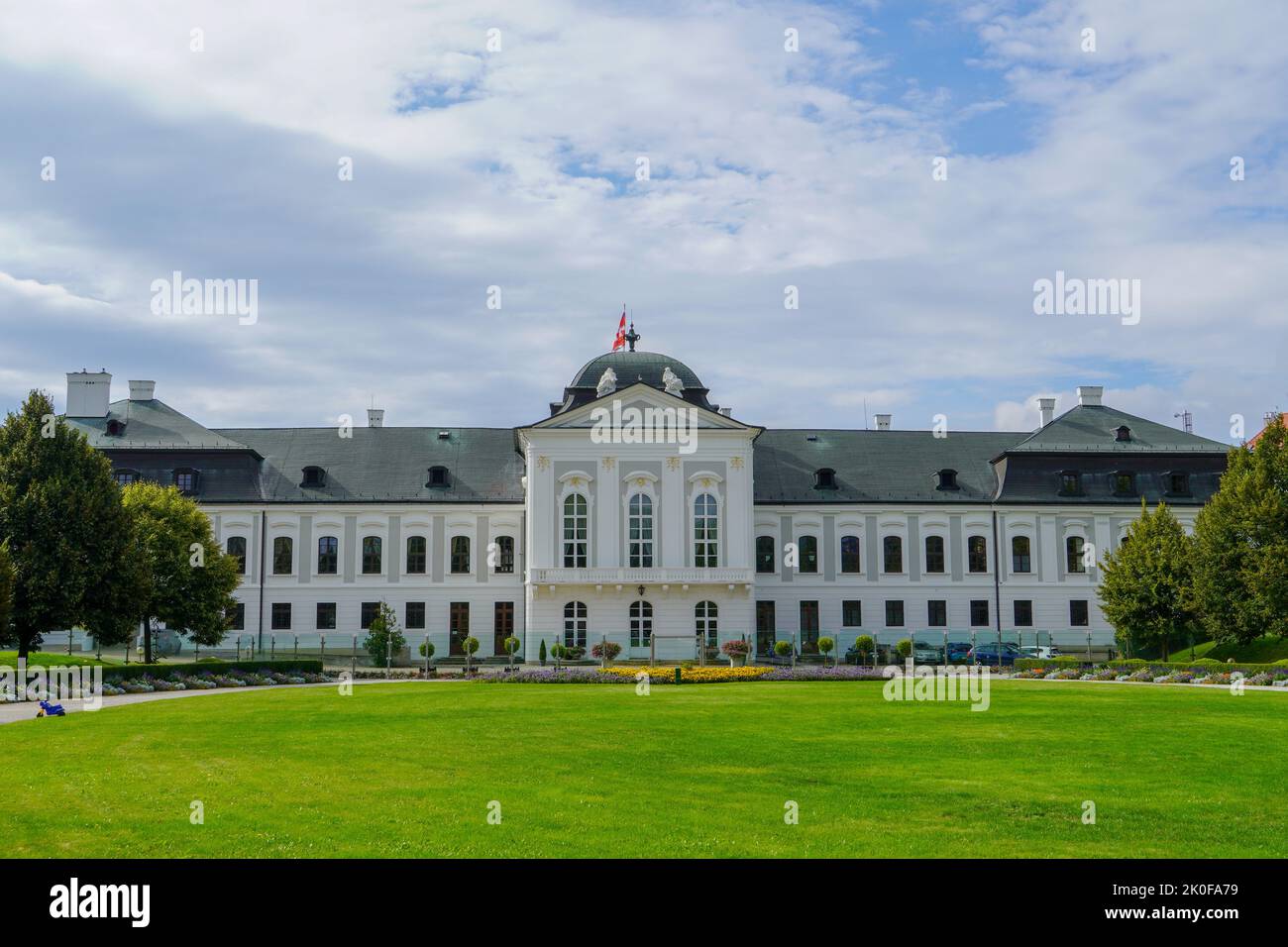 Bratislava, Slowakei - 31. Aug 2022:Grassalkovich Palace (Grasalkovicov Palac), Bratislava, Residenz des Präsidenten der Slowakei Stockfoto