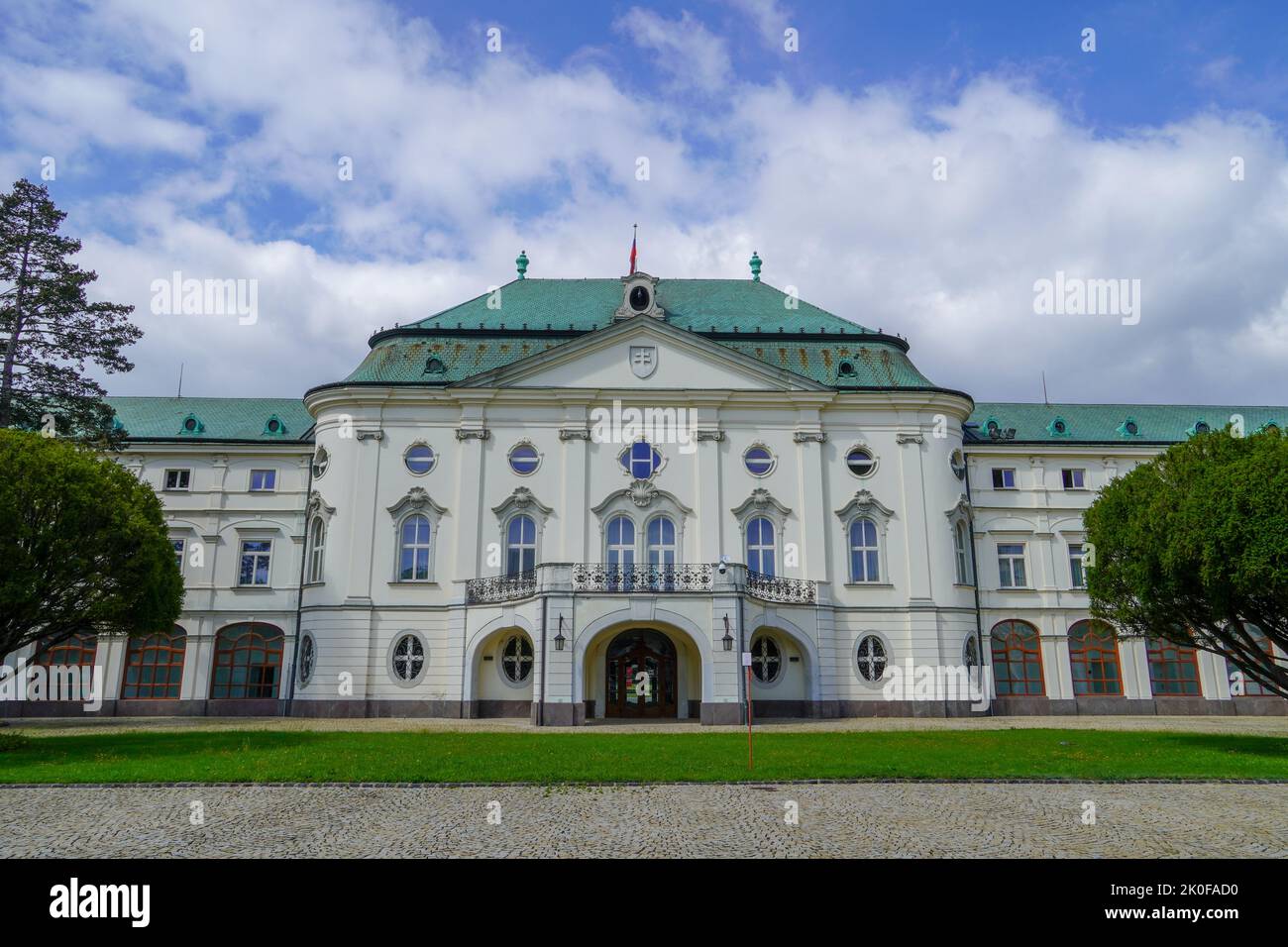 Bratislava, Slowakei - 28. Aug 2022:Grassalkovich Palace (Grasalkovicov Palac), Bratislava, Residenz des Präsidenten der Slowakei Stockfoto