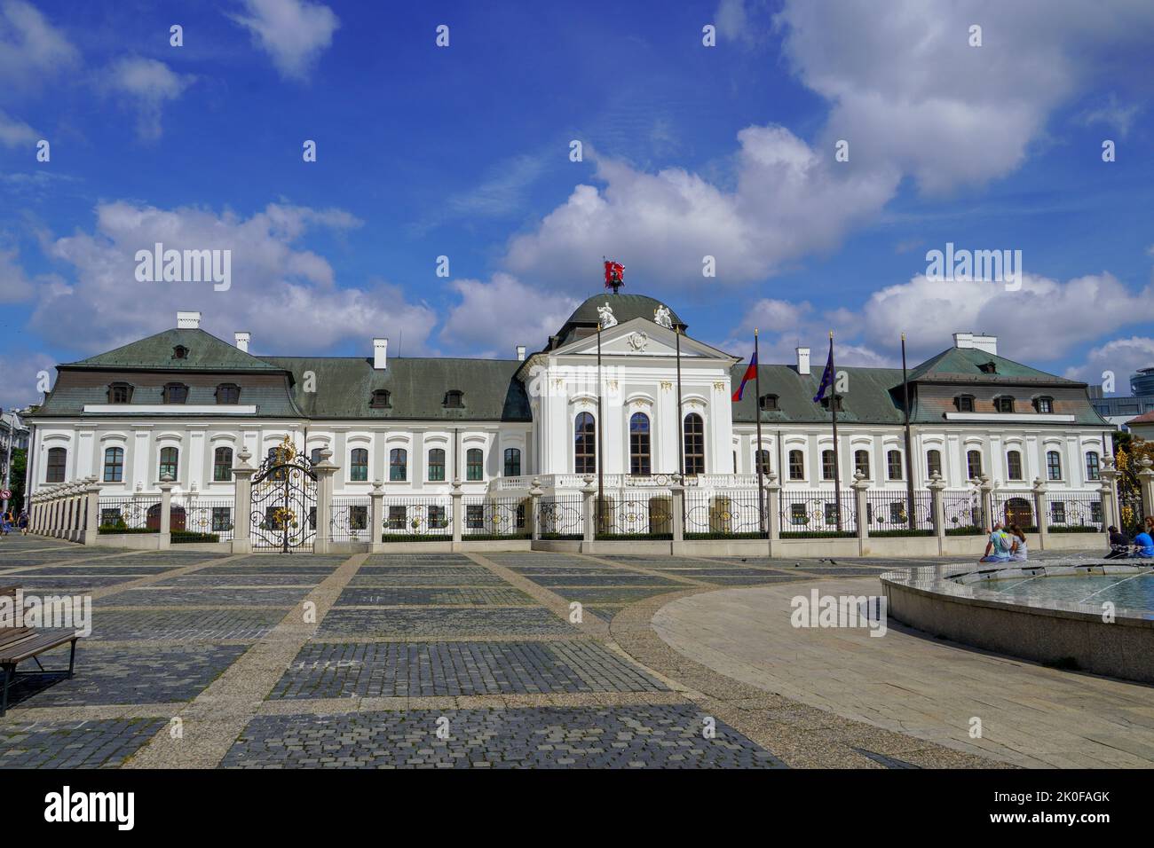 Bratislava, Slowakei - 29. Aug 2022:Grassalkovich Palace (Grasalkovicov Palac), Bratislava, Residenz des Präsidenten der Slowakei Stockfoto
