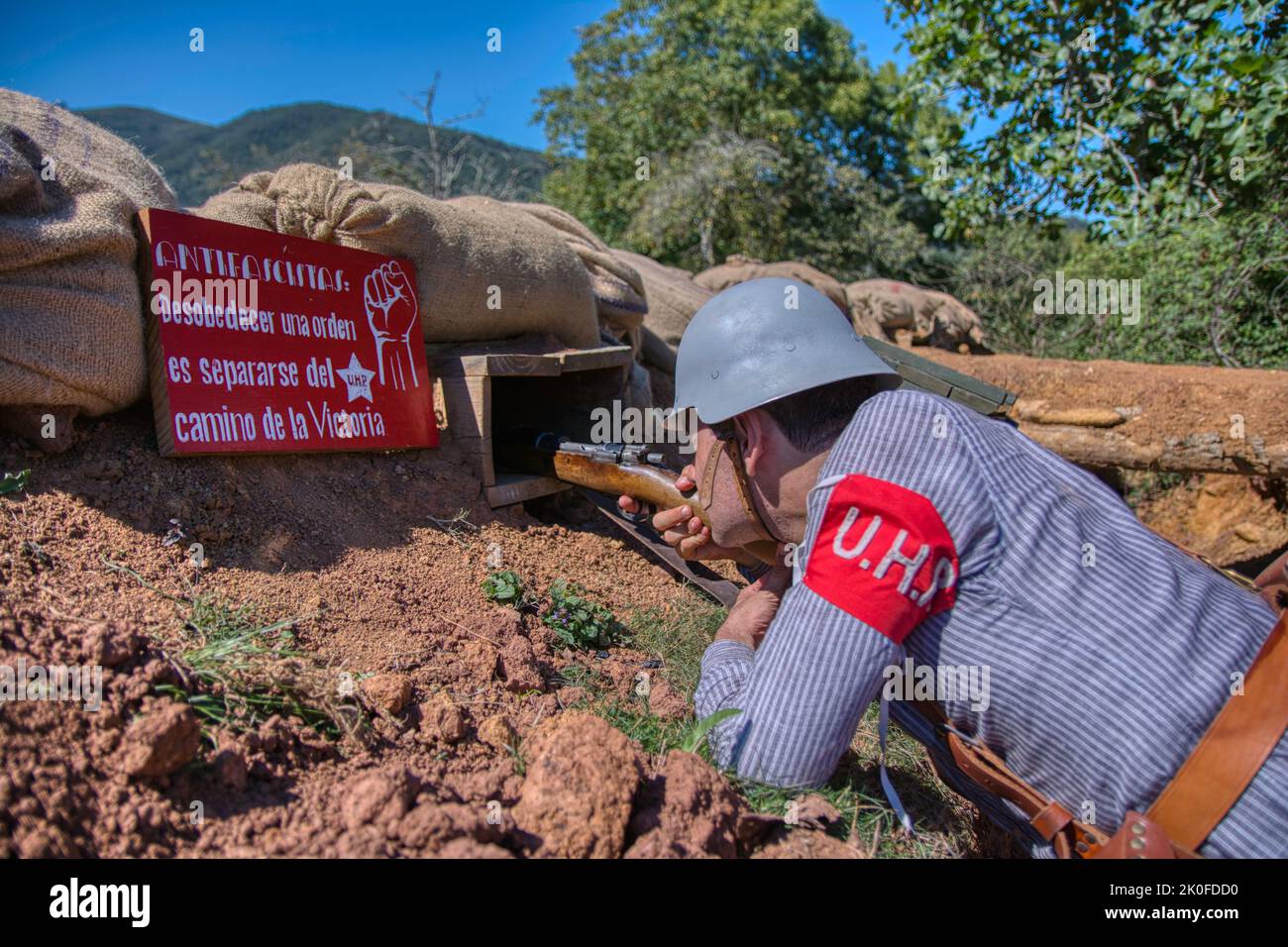 Candamo, Asturien - 10. September 2022: Historische Darstellung des spanischen Bürgerkrieges in Candamo, Provinz Asturien, Spanien. Stockfoto