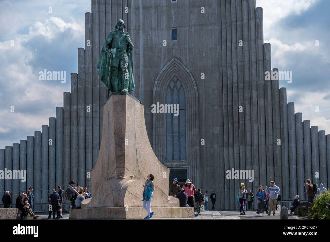 Hallgrimskirkja - die Kathedrale in Reykjavik, Island, und Statue von Leifr Eriksson Stockfoto