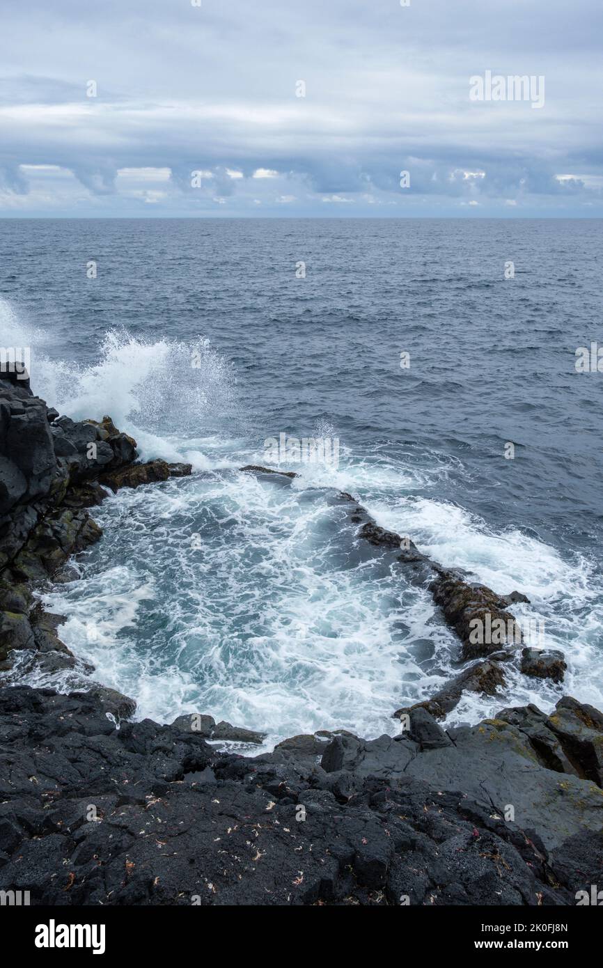 Brimketill Lava Rock Pool, Reykjanes Peninsula, Island Stockfoto